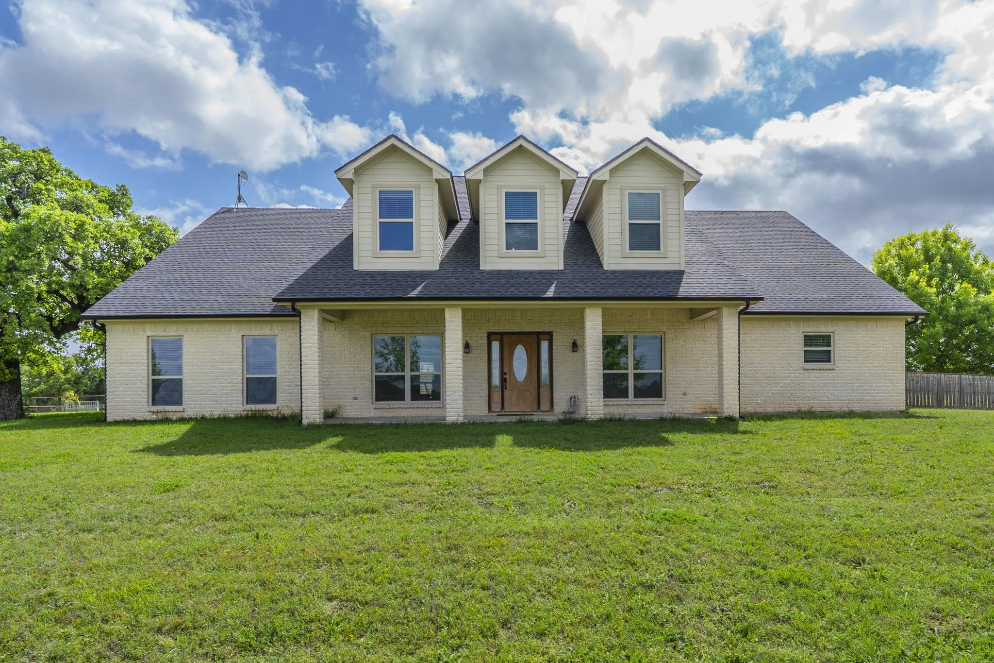 Farm For Sale in Parker County , 1502 N Fm 113, Weatherford, Texas 76088, 3 Bedroom, 3 Bathroom, 3 Garage spaces, 4,268 Sqft, built in 2004, Preowned, mls#21249197, Real Estate Agent in Weatherford, Homes For Sale in Parker county, Homes For Sale in Weatherford, Realtor in Weatherford Texas, Real Estate Brokerage Independent Realty Texas, Luminita Cordes Realtor
