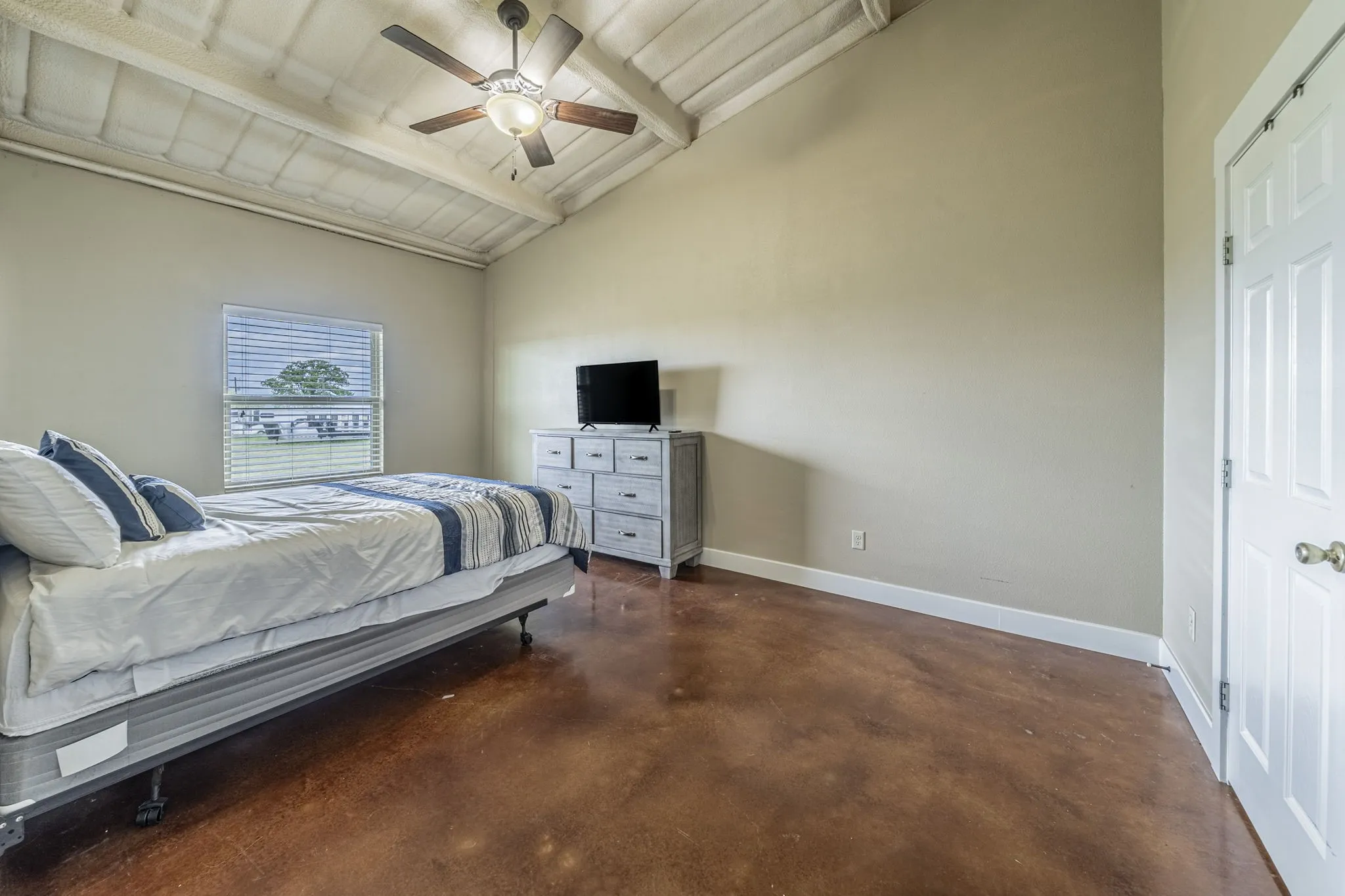 Farm For Sale in Parker County , 1502 N Fm 113, Weatherford, Texas 76088, 3 Bedroom, 3 Bathroom, 3 Garage spaces, 4,268 Sqft, built in 2004, Preowned, mls#21249197, Real Estate Agent in Weatherford, Homes For Sale in Parker county, Homes For Sale in Weatherford, Realtor in Weatherford Texas, Real Estate Brokerage Independent Realty Texas, Luminita Cordes Realtor