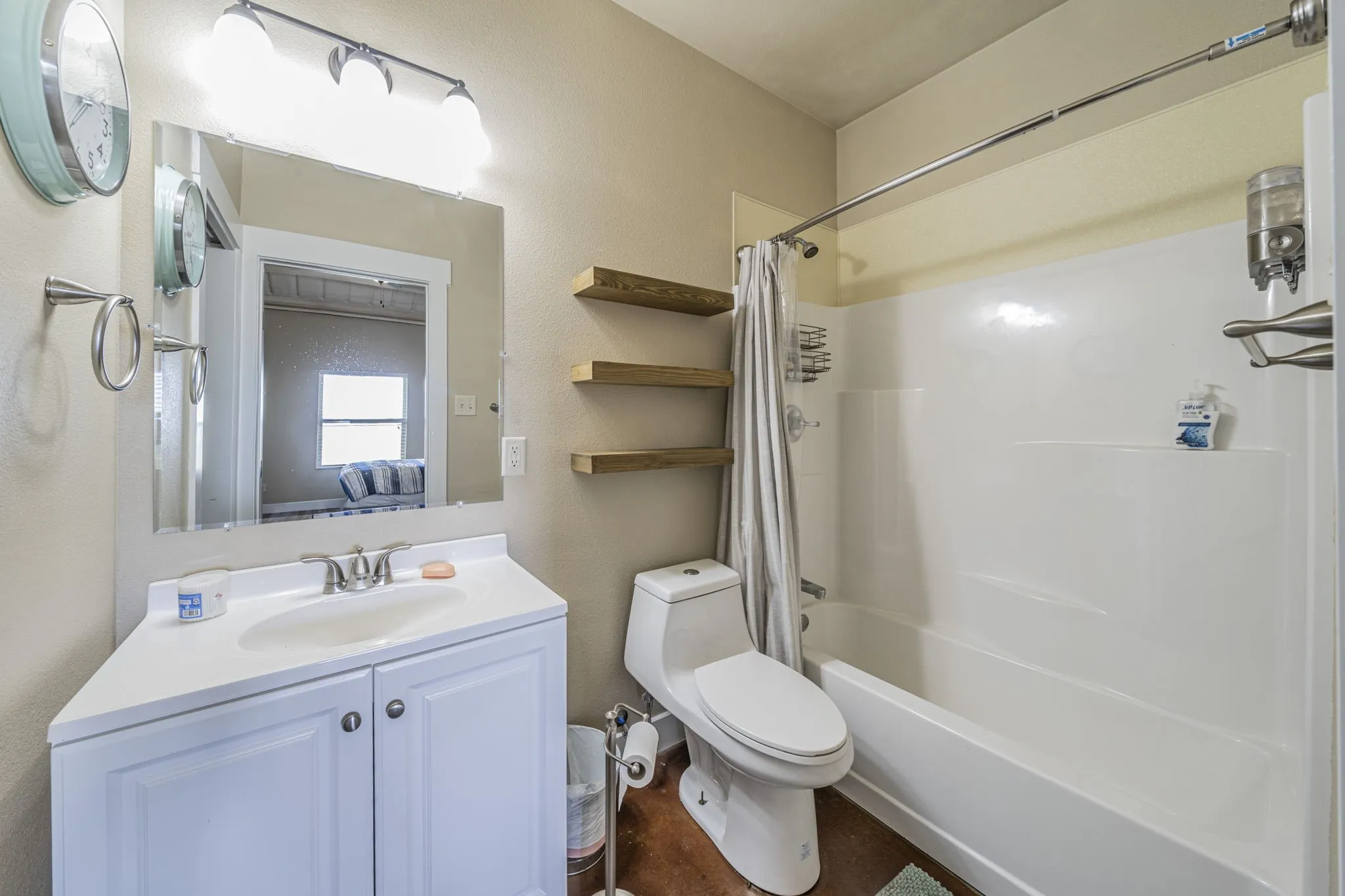 Farm For Sale in Parker County , 1502 N Fm 113, Weatherford, Texas 76088, 3 Bedroom, 3 Bathroom, 3 Garage spaces, 4,268 Sqft, built in 2004, Preowned, mls#21249197, Real Estate Agent in Weatherford, Homes For Sale in Parker county, Homes For Sale in Weatherford, Realtor in Weatherford Texas, Real Estate Brokerage Independent Realty Texas, Luminita Cordes Realtor