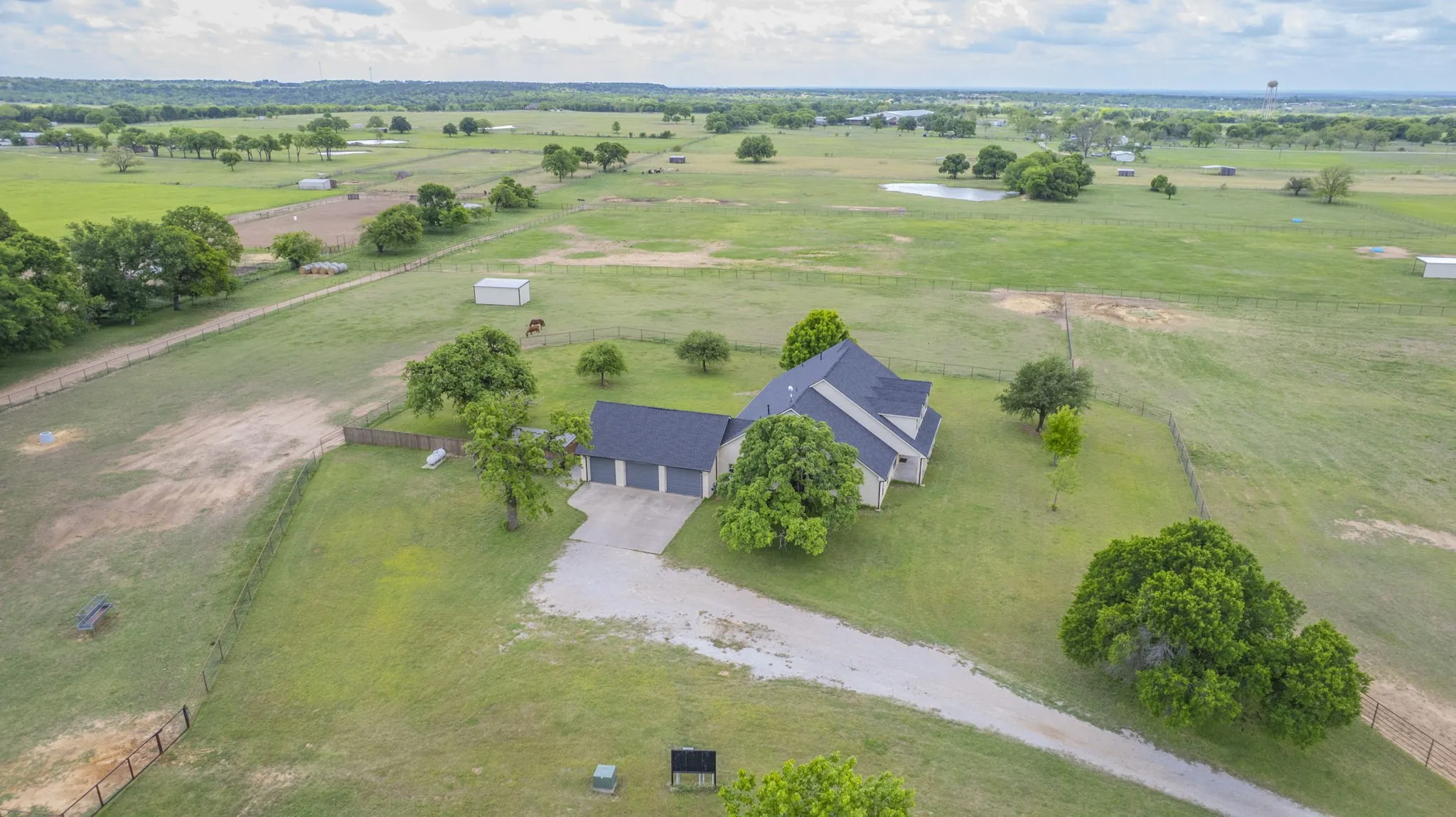 Farm For Sale in Parker County , 1502 N Fm 113, Weatherford, Texas 76088, 3 Bedroom, 3 Bathroom, 3 Garage spaces, 4,268 Sqft, built in 2004, Preowned, mls#21249197, Real Estate Agent in Weatherford, Homes For Sale in Parker county, Homes For Sale in Weatherford, Realtor in Weatherford Texas, Real Estate Brokerage Independent Realty Texas, Luminita Cordes Realtor