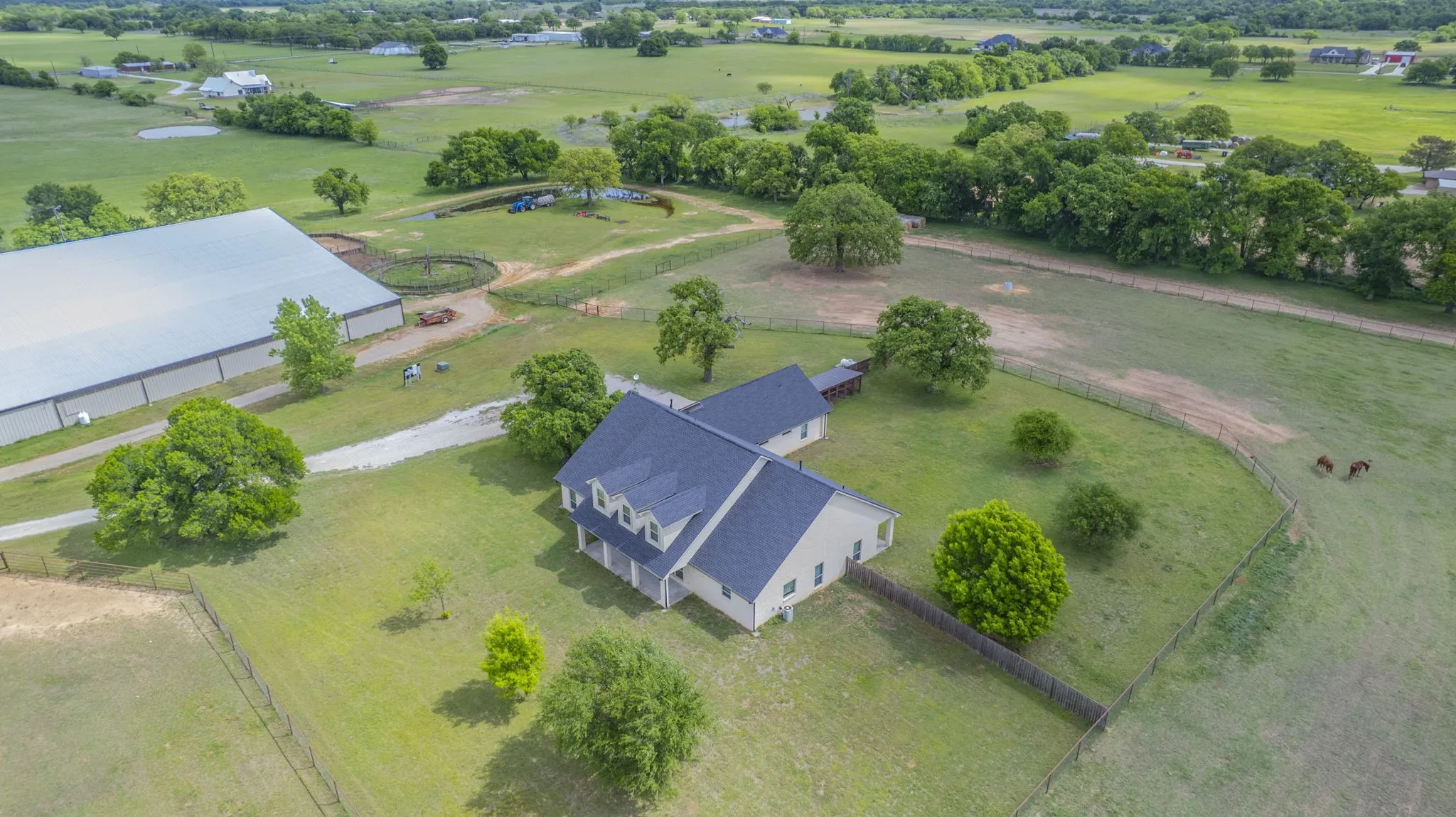 Farm For Sale in Parker County , 1502 N Fm 113, Weatherford, Texas 76088, 3 Bedroom, 3 Bathroom, 3 Garage spaces, 4,268 Sqft, built in 2004, Preowned, mls#21249197, Real Estate Agent in Weatherford, Homes For Sale in Parker county, Homes For Sale in Weatherford, Realtor in Weatherford Texas, Real Estate Brokerage Independent Realty Texas, Luminita Cordes Realtor