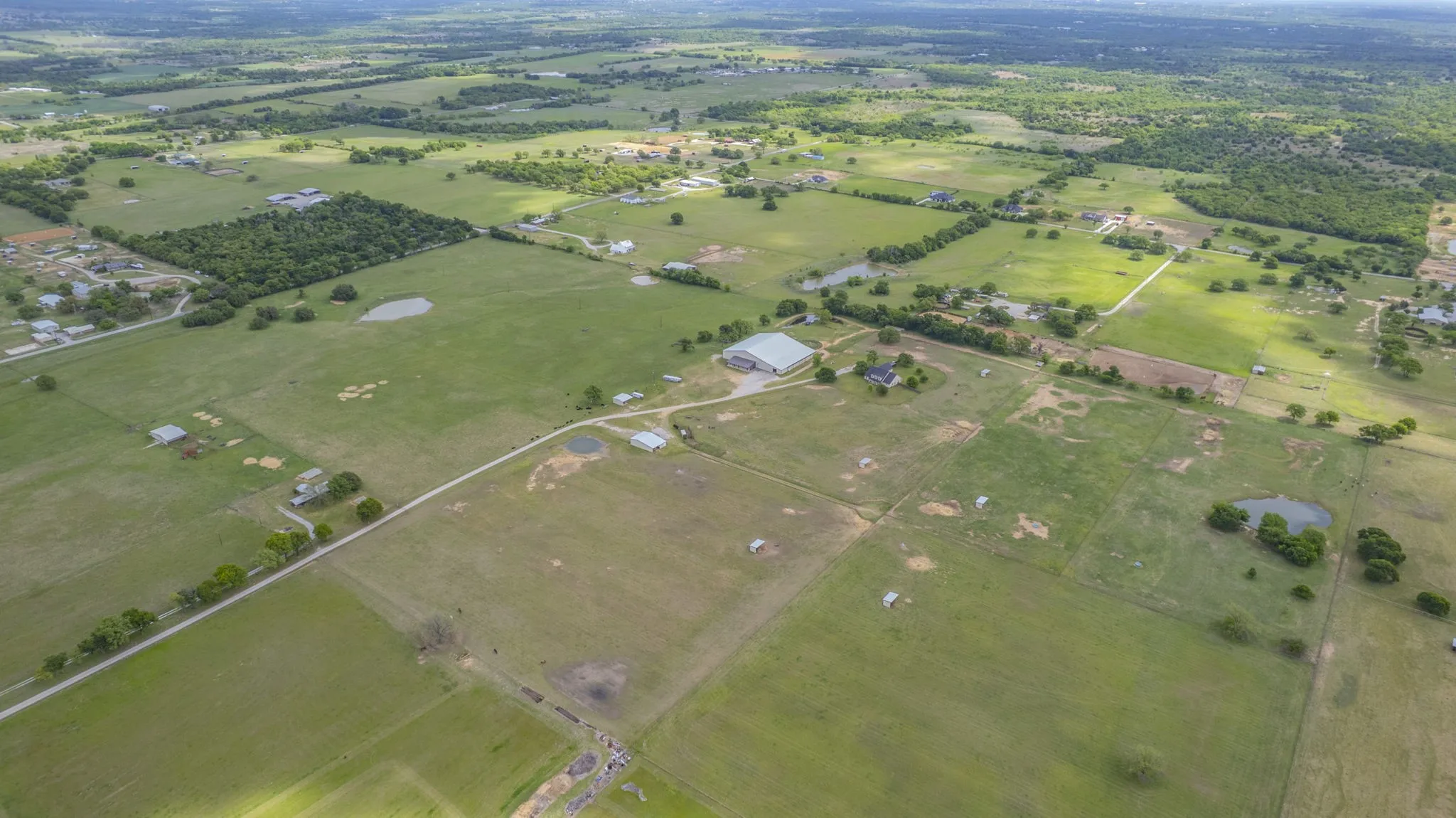 Farm For Sale in Parker County , 1502 N Fm 113, Weatherford, Texas 76088, 3 Bedroom, 3 Bathroom, 3 Garage spaces, 4,268 Sqft, built in 2004, Preowned, mls#21249197, Real Estate Agent in Weatherford, Homes For Sale in Parker county, Homes For Sale in Weatherford, Realtor in Weatherford Texas, Real Estate Brokerage Independent Realty Texas, Luminita Cordes Realtor
