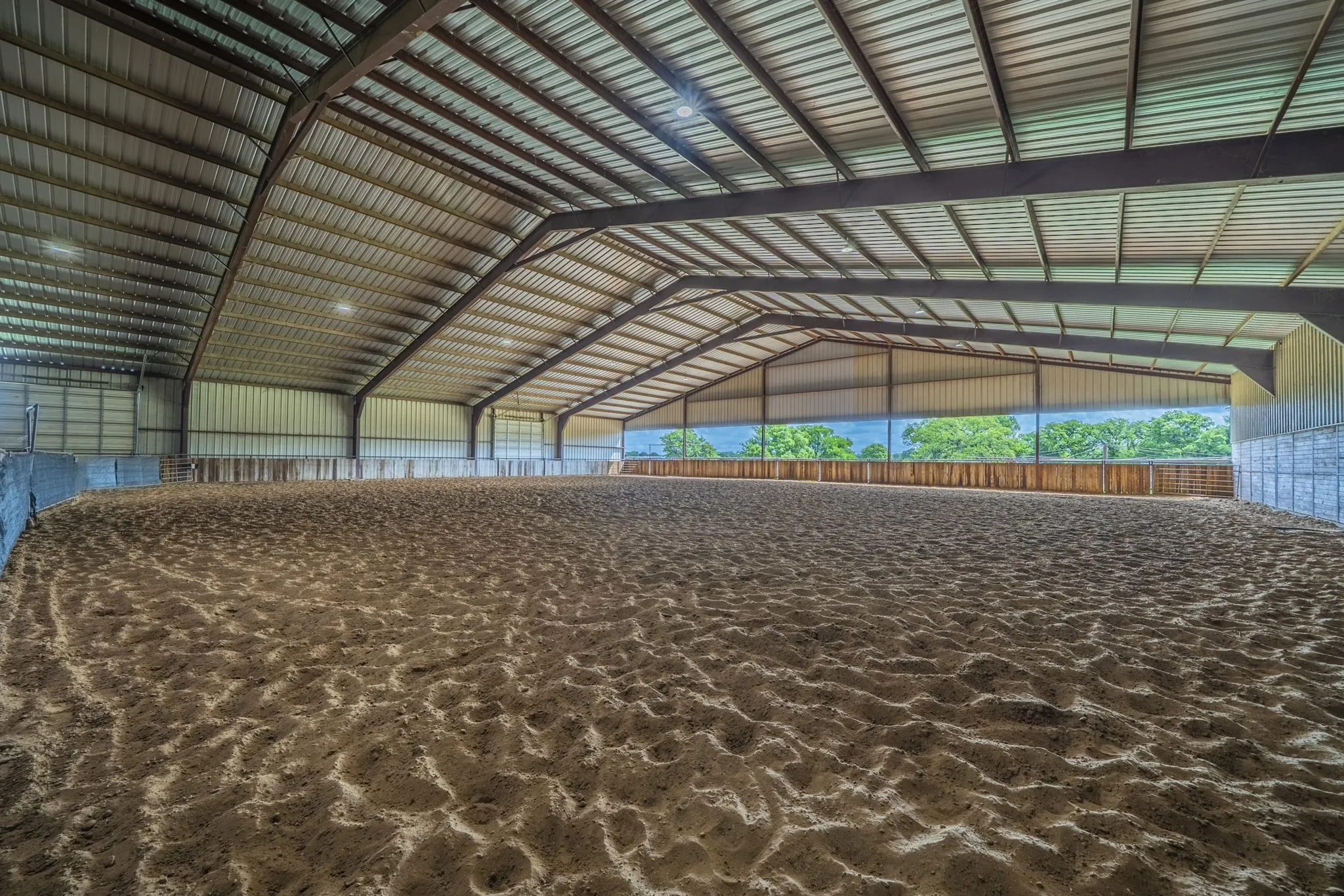 Farm For Sale in Parker County , 1502 N Fm 113, Weatherford, Texas 76088, 3 Bedroom, 3 Bathroom, 3 Garage spaces, 4,268 Sqft, built in 2004, Preowned, mls#21249197, Real Estate Agent in Weatherford, Homes For Sale in Parker county, Homes For Sale in Weatherford, Realtor in Weatherford Texas, Real Estate Brokerage Independent Realty Texas, Luminita Cordes Realtor