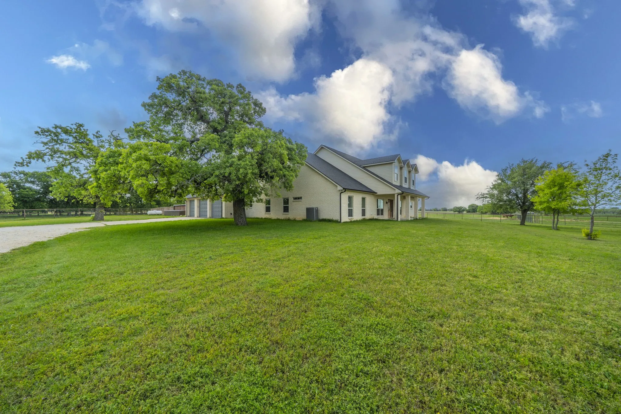 Farm For Sale in Parker County , 1502 N Fm 113, Weatherford, Texas 76088, 3 Bedroom, 3 Bathroom, 3 Garage spaces, 4,268 Sqft, built in 2004, Preowned, mls#21249197, Real Estate Agent in Weatherford, Homes For Sale in Parker county, Homes For Sale in Weatherford, Realtor in Weatherford Texas, Real Estate Brokerage Independent Realty Texas, Luminita Cordes Realtor
