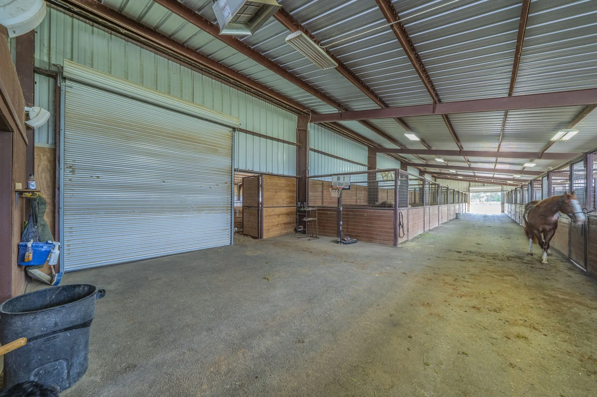 Farm For Sale in Parker County , 1502 N Fm 113, Weatherford, Texas 76088, 3 Bedroom, 3 Bathroom, 3 Garage spaces, 4,268 Sqft, built in 2004, Preowned, mls#21249197, Real Estate Agent in Weatherford, Homes For Sale in Parker county, Homes For Sale in Weatherford, Realtor in Weatherford Texas, Real Estate Brokerage Independent Realty Texas, Luminita Cordes Realtor