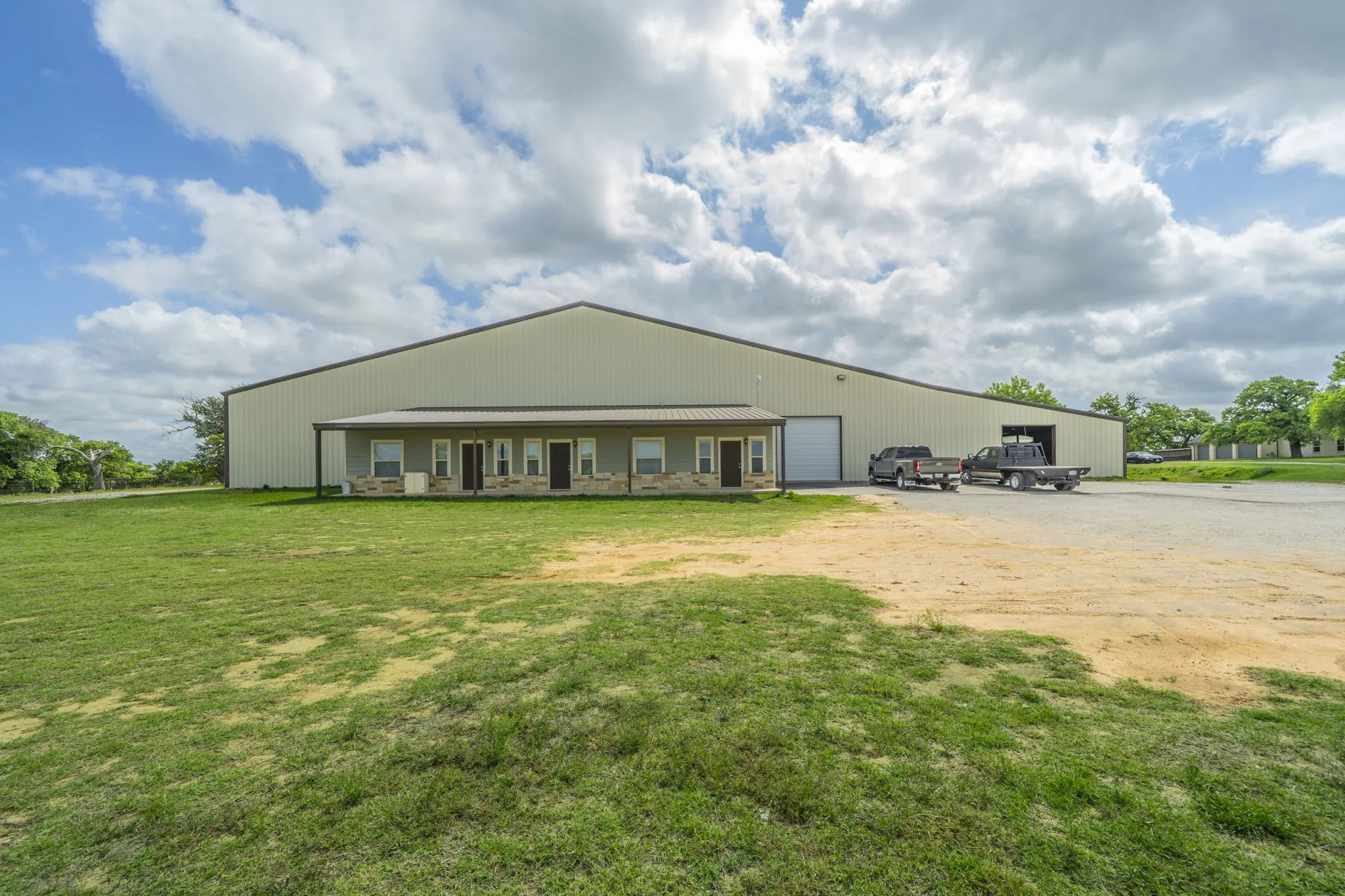 Farm For Sale in Parker County , 1502 N Fm 113, Weatherford, Texas 76088, 3 Bedroom, 3 Bathroom, 3 Garage spaces, 4,268 Sqft, built in 2004, Preowned, mls#21249197, Real Estate Agent in Weatherford, Homes For Sale in Parker county, Homes For Sale in Weatherford, Realtor in Weatherford Texas, Real Estate Brokerage Independent Realty Texas, Luminita Cordes Realtor