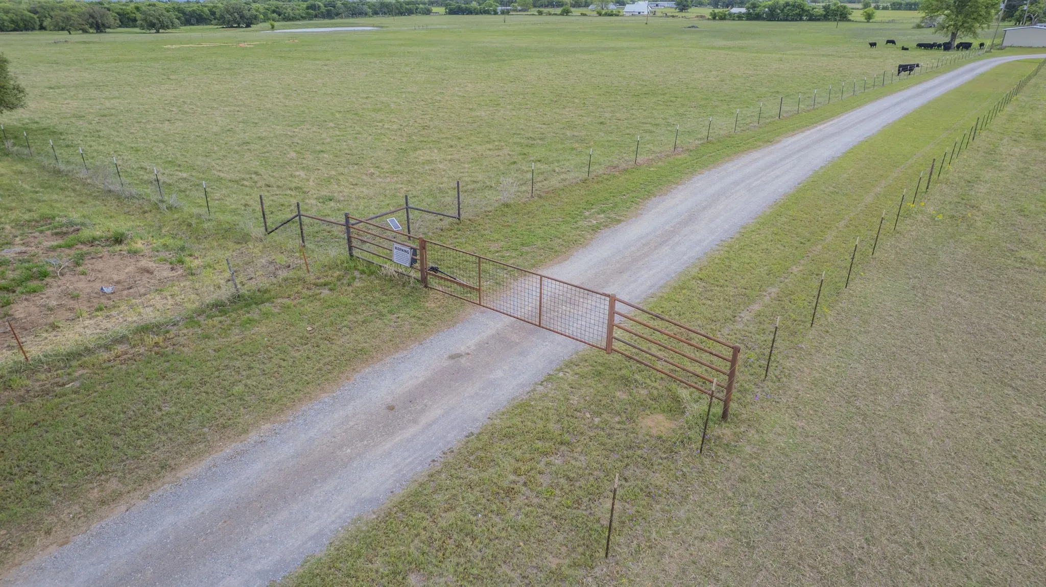 Farm For Sale in Parker County , 1502 N Fm 113, Weatherford, Texas 76088, 3 Bedroom, 3 Bathroom, 3 Garage spaces, 4,268 Sqft, built in 2004, Preowned, mls#21249197, Real Estate Agent in Weatherford, Homes For Sale in Parker county, Homes For Sale in Weatherford, Realtor in Weatherford Texas, Real Estate Brokerage Independent Realty Texas, Luminita Cordes Realtor