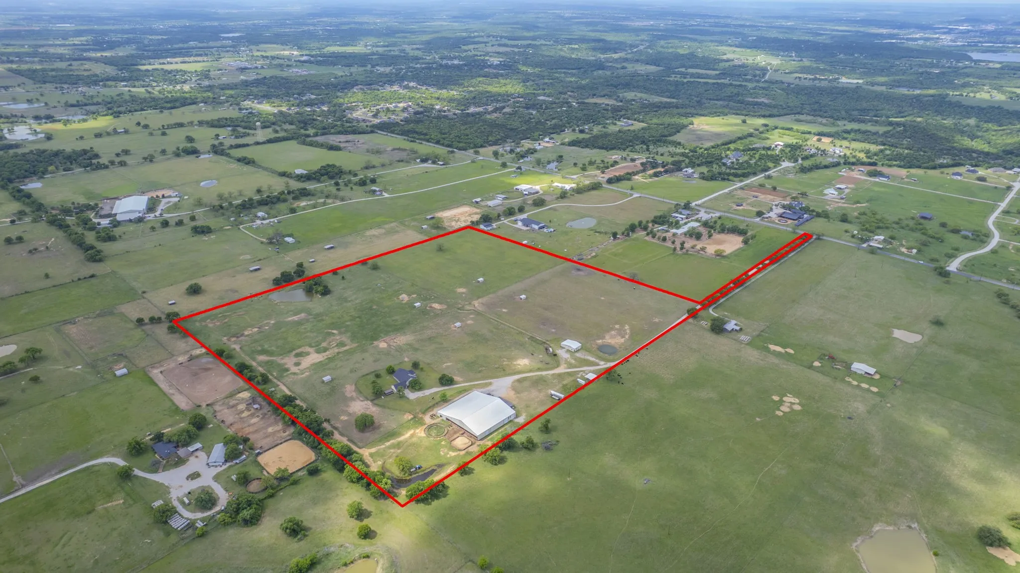 Farm For Sale in Parker County , 1502 N Fm 113, Weatherford, Texas 76088, 3 Bedroom, 3 Bathroom, 3 Garage spaces, 4,268 Sqft, built in 2004, Preowned, mls#21249197, Real Estate Agent in Weatherford, Homes For Sale in Parker county, Homes For Sale in Weatherford, Realtor in Weatherford Texas, Real Estate Brokerage Independent Realty Texas, Luminita Cordes Realtor