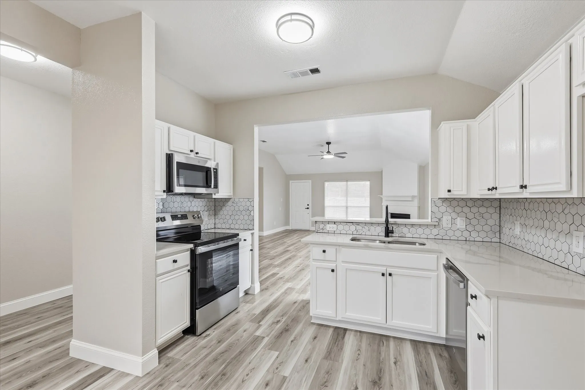 Single Family Residence For Sale in Dallas County , 1220 Cedarcrest Drive, Mesquite, Texas 75149, 3 Bedroom, 2 Bathroom, 2 Garage spaces, 1,349 Sqft, built in 1999, mls#21249124, Real Estate Agent in Mesquite, Homes For Sale in Dallas county, Homes For Sale in Mesquite, Realtor in Mesquite Texas, Real Estate Brokerage Independent Realty Texas, Luminita Cordes Realtor