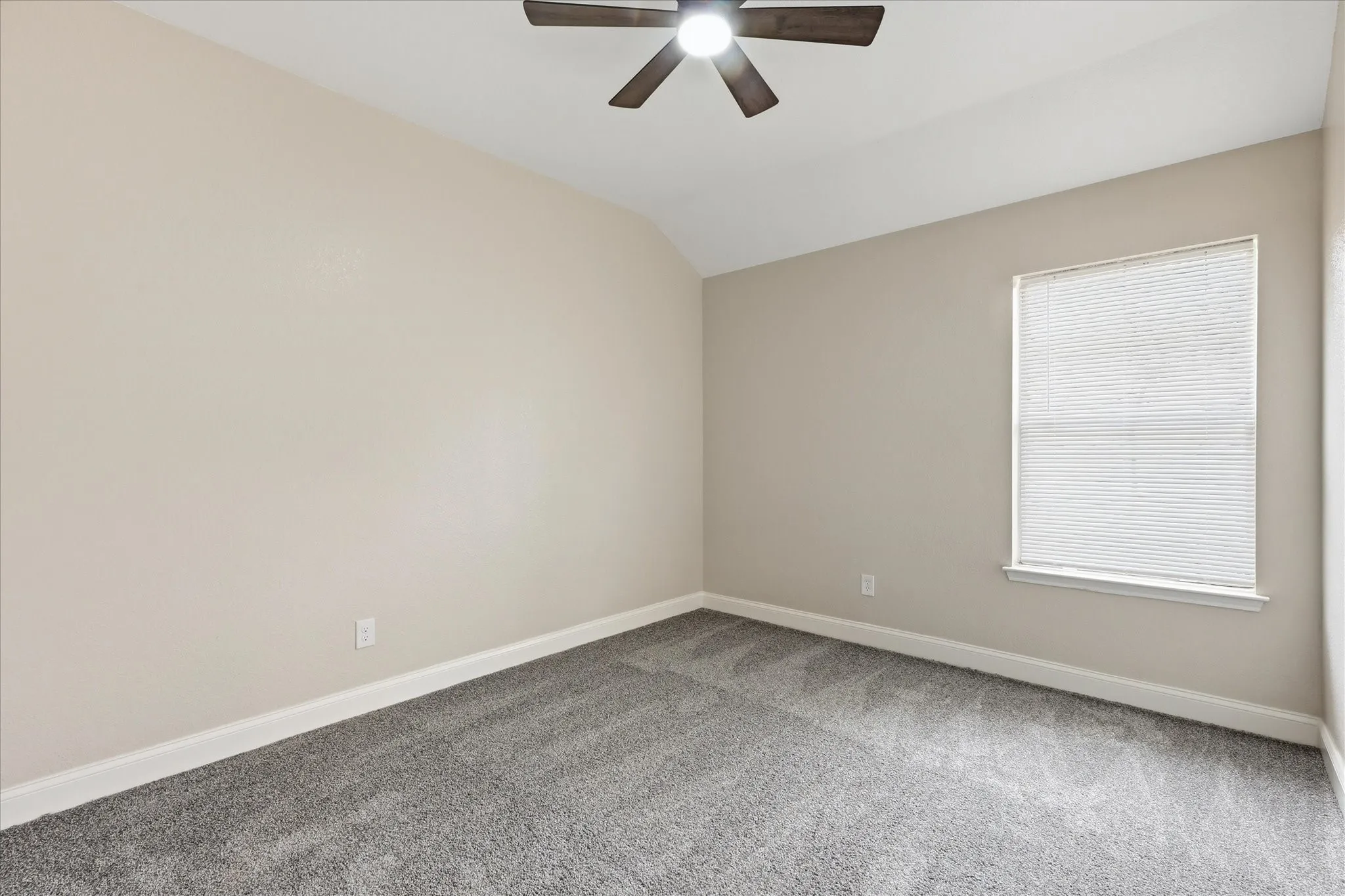 Single Family Residence For Sale in Dallas County , 1220 Cedarcrest Drive, Mesquite, Texas 75149, 3 Bedroom, 2 Bathroom, 2 Garage spaces, 1,349 Sqft, built in 1999, mls#21249124, Real Estate Agent in Mesquite, Homes For Sale in Dallas county, Homes For Sale in Mesquite, Realtor in Mesquite Texas, Real Estate Brokerage Independent Realty Texas, Luminita Cordes Realtor