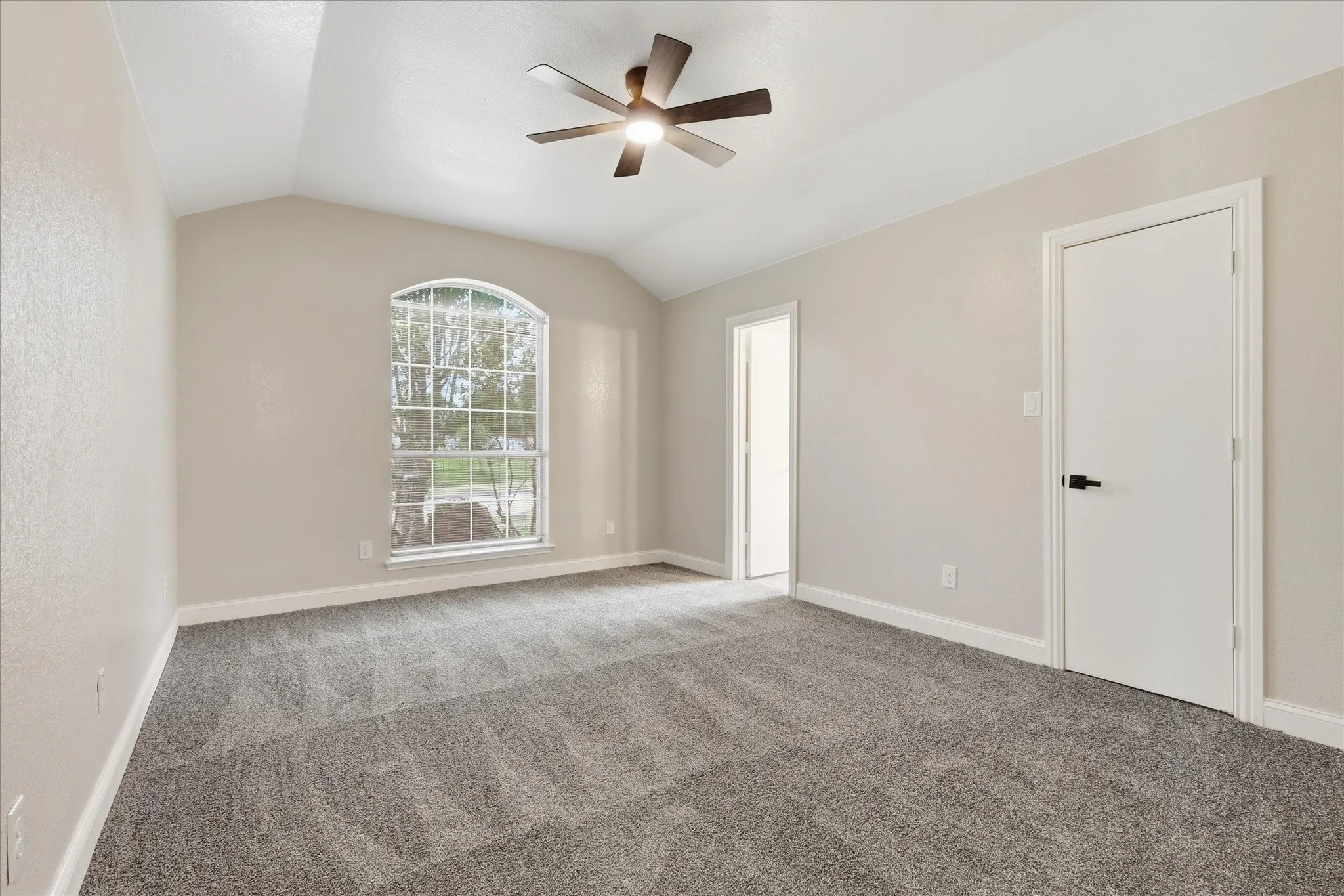 Single Family Residence For Sale in Dallas County , 1220 Cedarcrest Drive, Mesquite, Texas 75149, 3 Bedroom, 2 Bathroom, 2 Garage spaces, 1,349 Sqft, built in 1999, mls#21249124, Real Estate Agent in Mesquite, Homes For Sale in Dallas county, Homes For Sale in Mesquite, Realtor in Mesquite Texas, Real Estate Brokerage Independent Realty Texas, Luminita Cordes Realtor