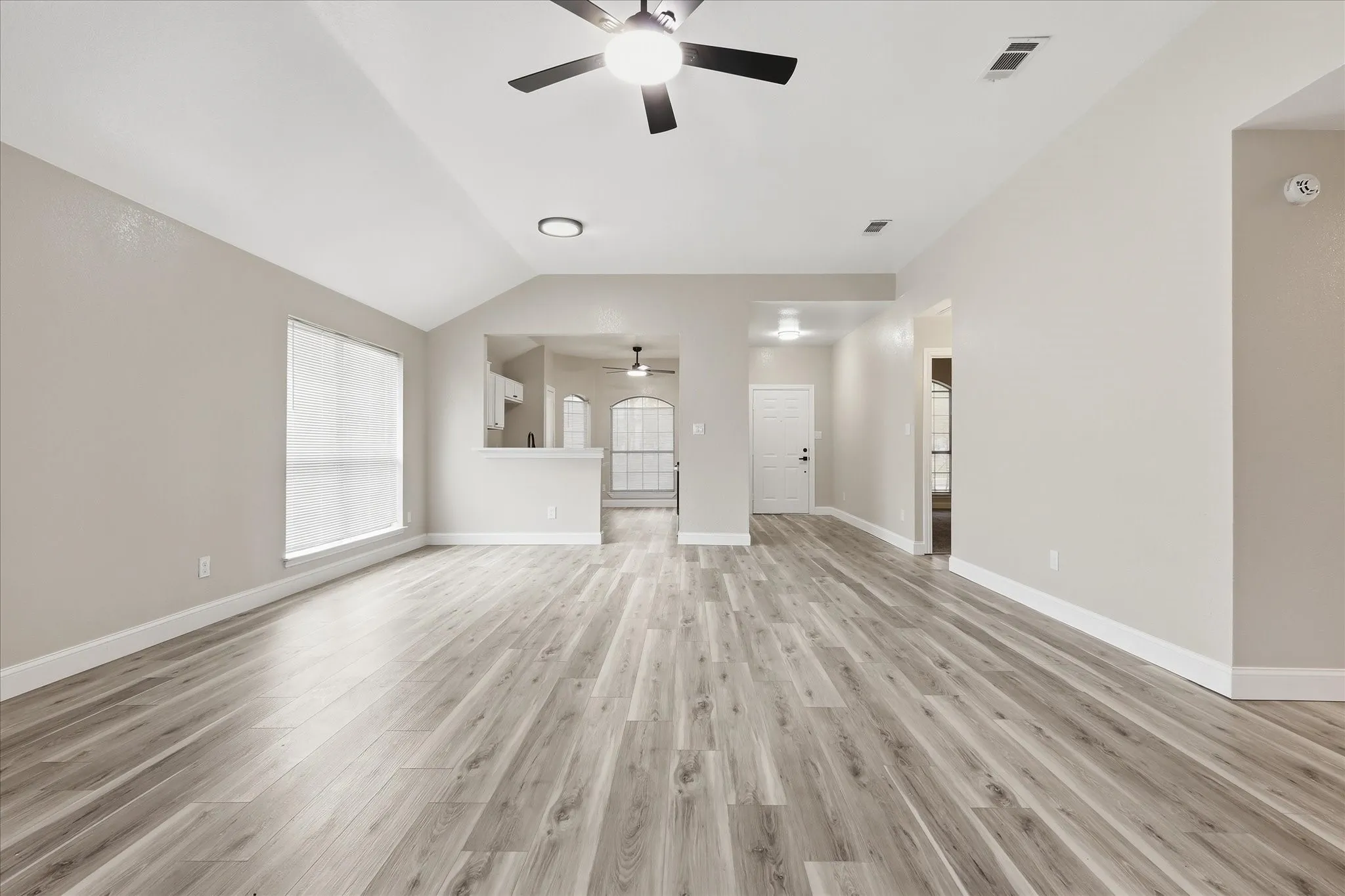 Single Family Residence For Sale in Dallas County , 1220 Cedarcrest Drive, Mesquite, Texas 75149, 3 Bedroom, 2 Bathroom, 2 Garage spaces, 1,349 Sqft, built in 1999, mls#21249124, Real Estate Agent in Mesquite, Homes For Sale in Dallas county, Homes For Sale in Mesquite, Realtor in Mesquite Texas, Real Estate Brokerage Independent Realty Texas, Luminita Cordes Realtor