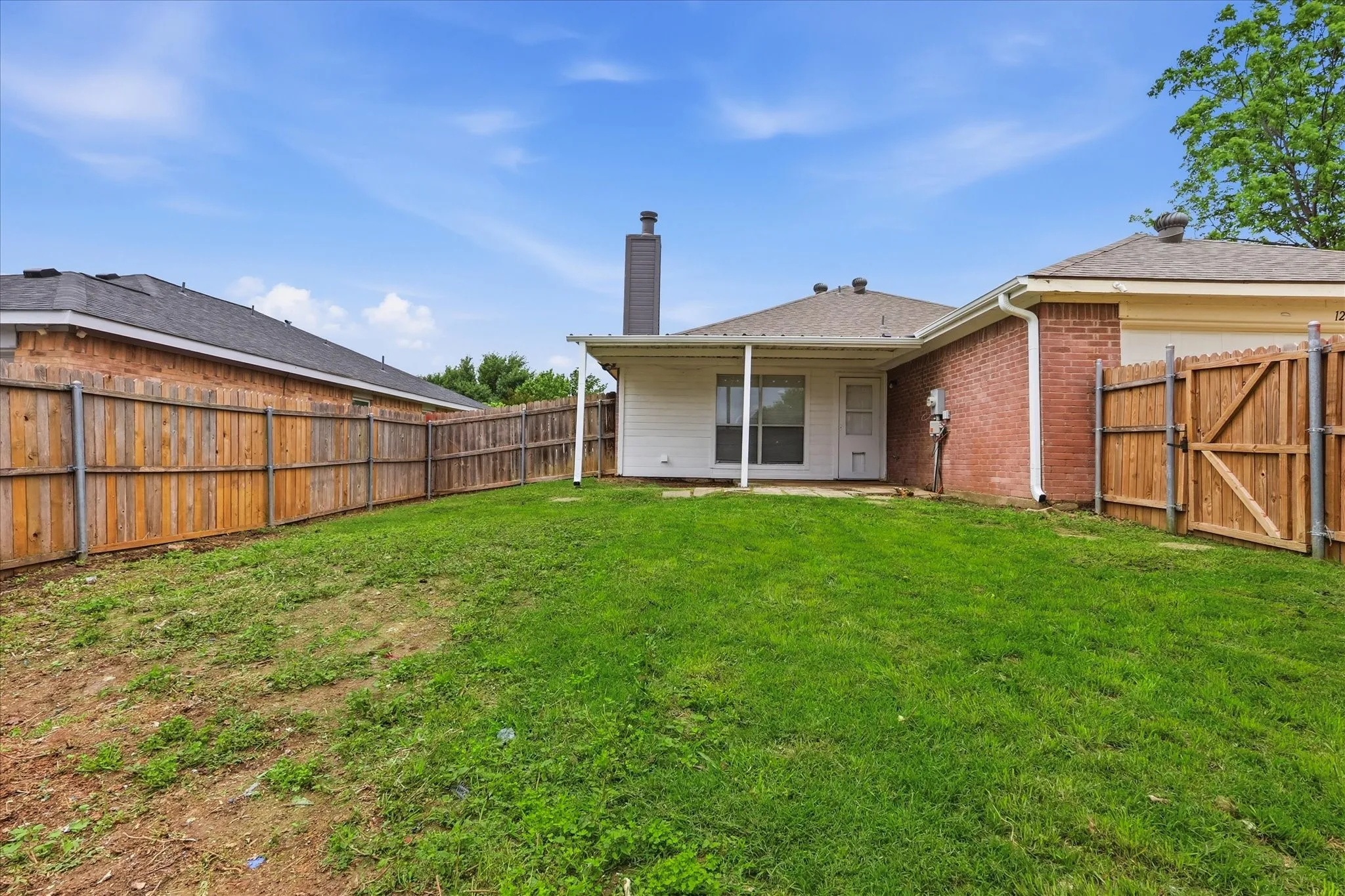 Single Family Residence For Sale in Dallas County , 1220 Cedarcrest Drive, Mesquite, Texas 75149, 3 Bedroom, 2 Bathroom, 2 Garage spaces, 1,349 Sqft, built in 1999, mls#21249124, Real Estate Agent in Mesquite, Homes For Sale in Dallas county, Homes For Sale in Mesquite, Realtor in Mesquite Texas, Real Estate Brokerage Independent Realty Texas, Luminita Cordes Realtor