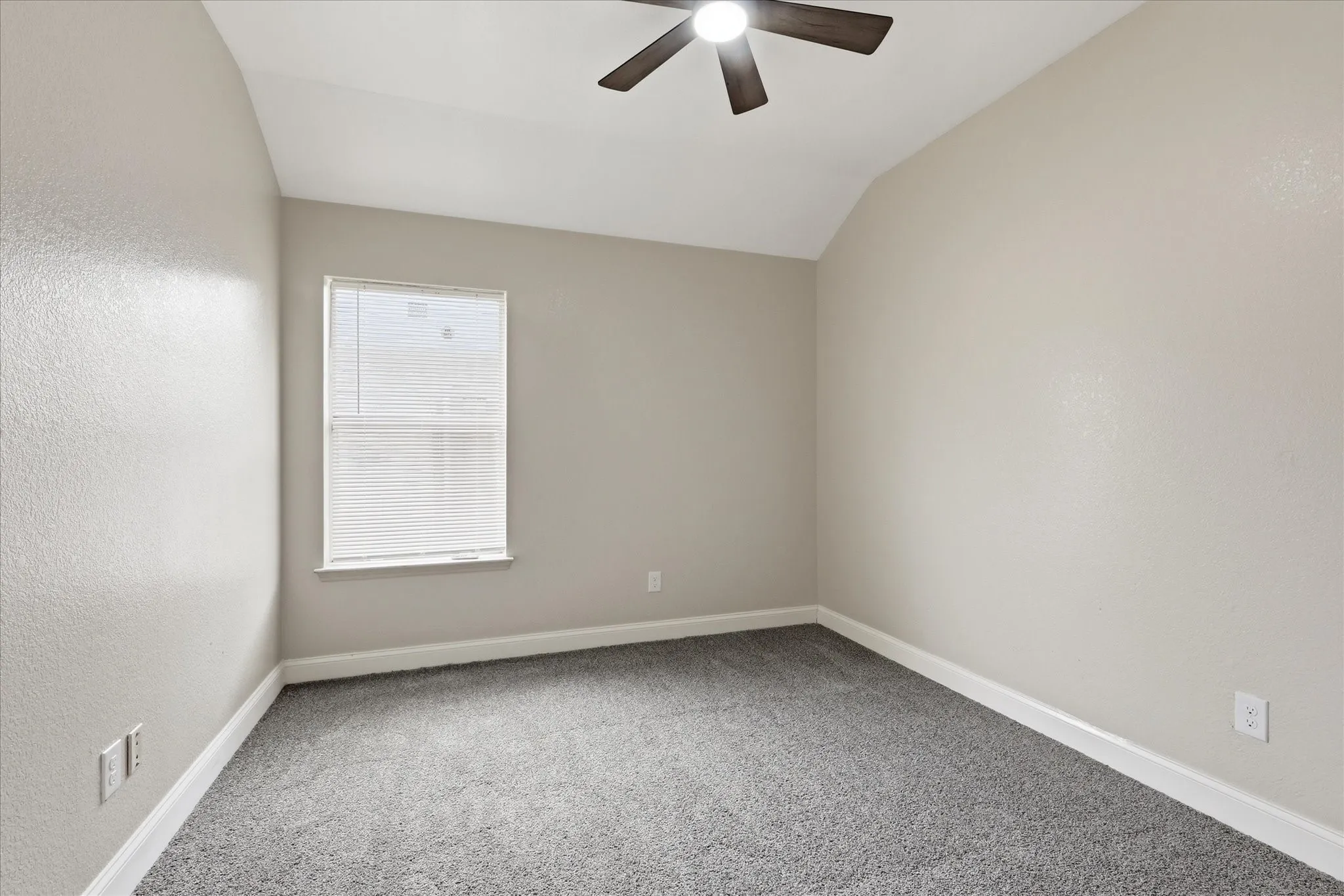 Single Family Residence For Sale in Dallas County , 1220 Cedarcrest Drive, Mesquite, Texas 75149, 3 Bedroom, 2 Bathroom, 2 Garage spaces, 1,349 Sqft, built in 1999, mls#21249124, Real Estate Agent in Mesquite, Homes For Sale in Dallas county, Homes For Sale in Mesquite, Realtor in Mesquite Texas, Real Estate Brokerage Independent Realty Texas, Luminita Cordes Realtor