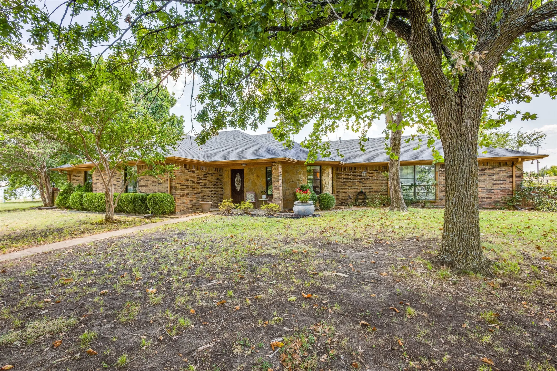 Spacious and updated home on 2.59 acres