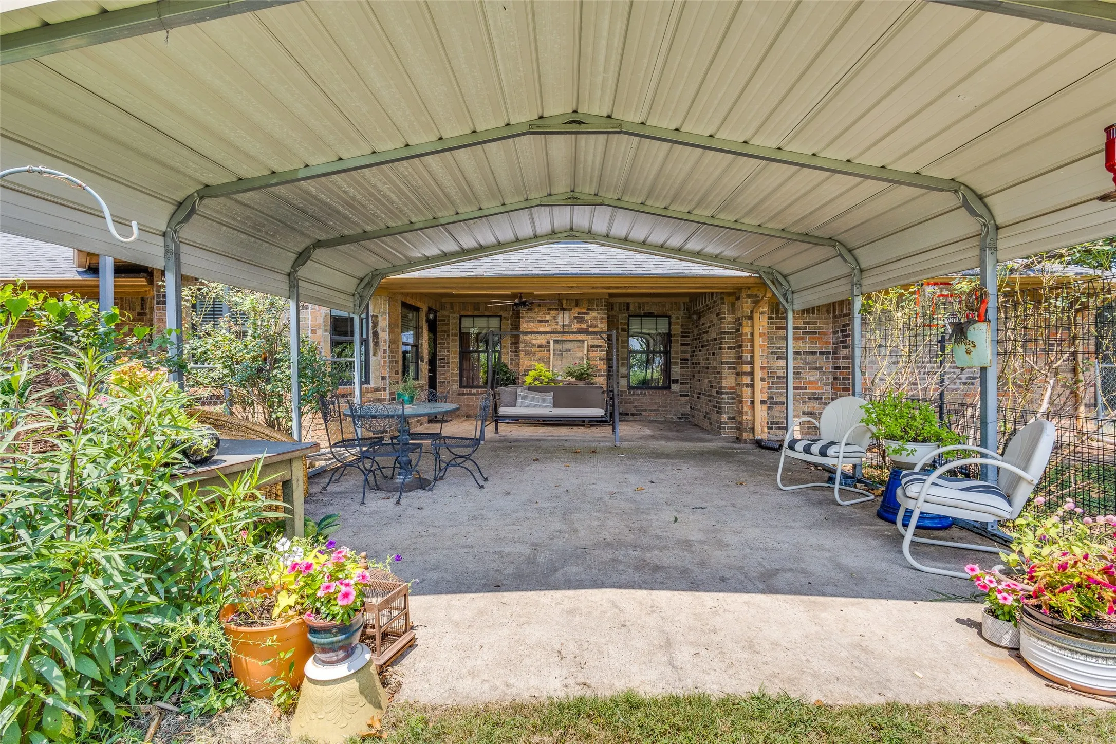 Single Family Residence For Sale in Collin County , 2982 Fm 2194, Farmersville, Texas 75442, 3 Bedroom, 3 Bathroom, Garage spaces, 2,371 Sqft, built in 1983, Preowned, mls#21246903, Real Estate Agent in Farmersville, Homes For Sale in Collin county, Homes For Sale in Farmersville, Realtor in Farmersville Texas, Real Estate Brokerage Independent Realty Texas, Luminita Cordes Realtor