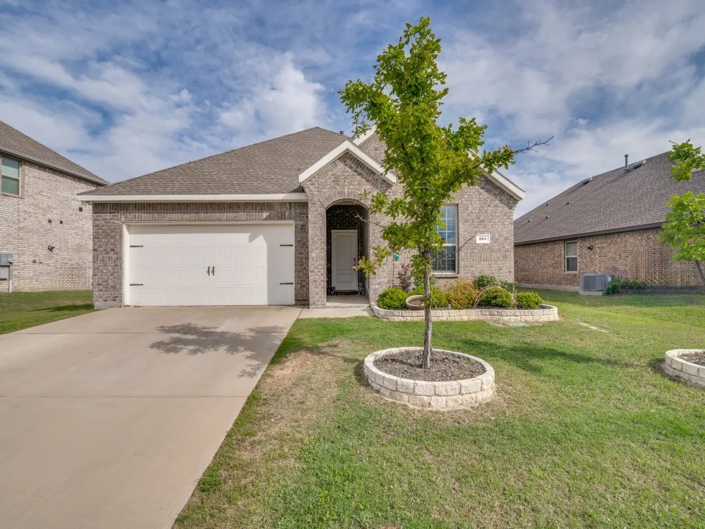 Single Family Residence For Sale in Hunt County , 204 Whitetail Way, Caddo Mills, Texas 75135, 4 Bedroom, 2 Bathroom, 2 Garage spaces, 1,826 Sqft, built in 2022, Preowned, Price $279,900, mls#21248002, Real Estate Agent in Caddo Mills, Homes For Sale in Hunt county, Homes For Sale in Caddo Mills, Realtor in Caddo Mills Texas, Real Estate Brokerage Independent Realty Texas, Luminita Cordes Realtor