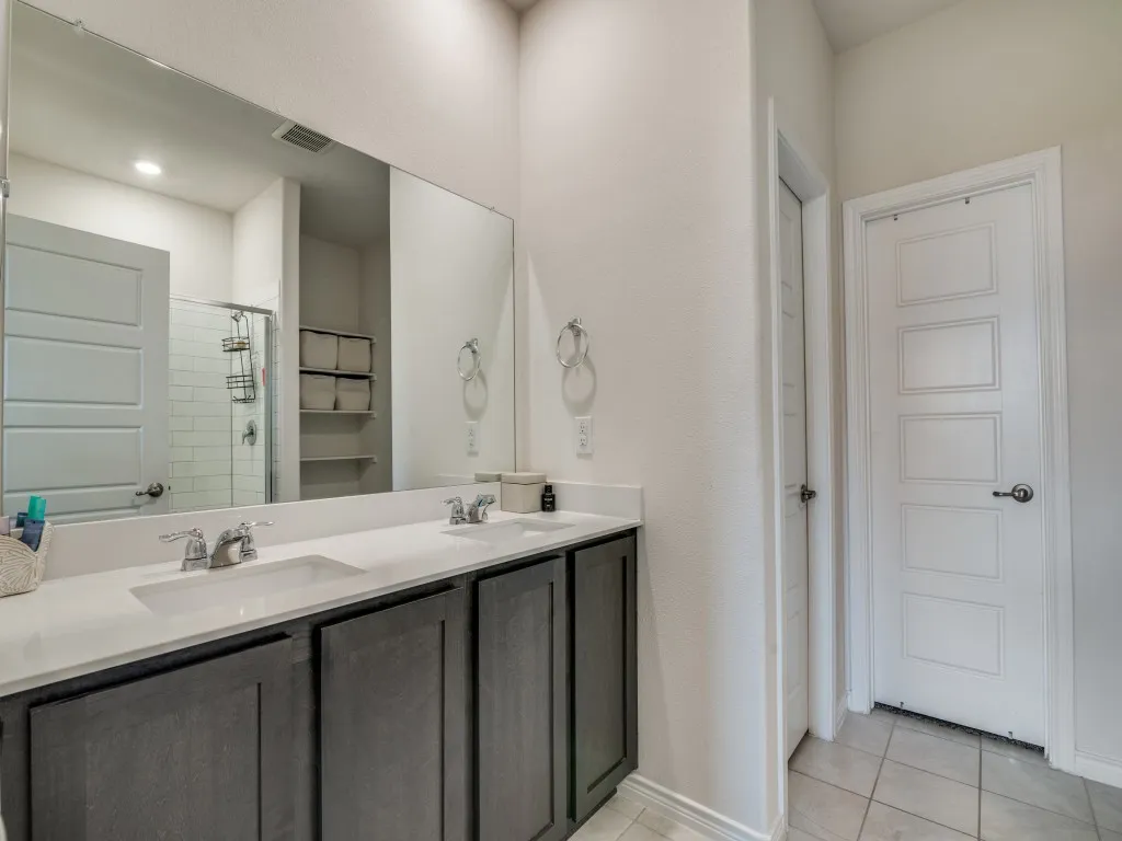 Single Family Residence For Sale in Hunt County , 204 Whitetail Way, Caddo Mills, Texas 75135, 4 Bedroom, 2 Bathroom, 2 Garage spaces, 1,826 Sqft, built in 2022, Preowned, Price $279,900, mls#21248002, Real Estate Agent in Caddo Mills, Homes For Sale in Hunt county, Homes For Sale in Caddo Mills, Realtor in Caddo Mills Texas, Real Estate Brokerage Independent Realty Texas, Luminita Cordes Realtor