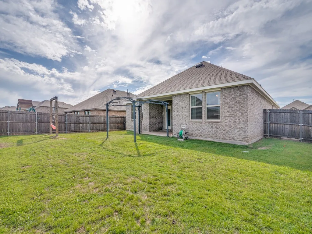 Single Family Residence For Sale in Hunt County , 204 Whitetail Way, Caddo Mills, Texas 75135, 4 Bedroom, 2 Bathroom, 2 Garage spaces, 1,826 Sqft, built in 2022, Preowned, Price $279,900, mls#21248002, Real Estate Agent in Caddo Mills, Homes For Sale in Hunt county, Homes For Sale in Caddo Mills, Realtor in Caddo Mills Texas, Real Estate Brokerage Independent Realty Texas, Luminita Cordes Realtor