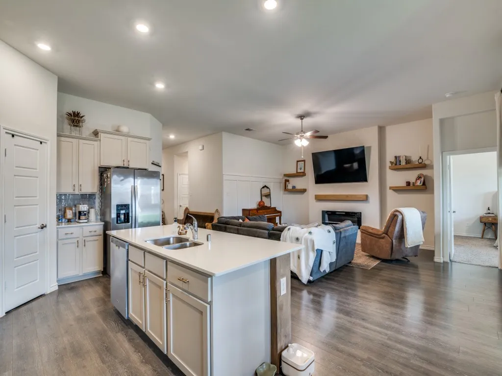 Single Family Residence For Sale in Hunt County , 204 Whitetail Way, Caddo Mills, Texas 75135, 4 Bedroom, 2 Bathroom, 2 Garage spaces, 1,826 Sqft, built in 2022, Preowned, Price $279,900, mls#21248002, Real Estate Agent in Caddo Mills, Homes For Sale in Hunt county, Homes For Sale in Caddo Mills, Realtor in Caddo Mills Texas, Real Estate Brokerage Independent Realty Texas, Luminita Cordes Realtor