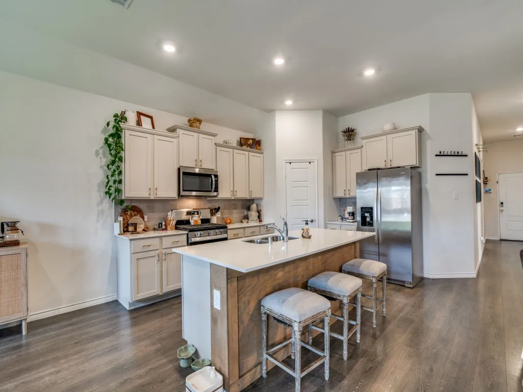 Single Family Residence For Sale in Hunt County , 204 Whitetail Way, Caddo Mills, Texas 75135, 4 Bedroom, 2 Bathroom, 2 Garage spaces, 1,826 Sqft, built in 2022, Preowned, Price $279,900, mls#21248002, Real Estate Agent in Caddo Mills, Homes For Sale in Hunt county, Homes For Sale in Caddo Mills, Realtor in Caddo Mills Texas, Real Estate Brokerage Independent Realty Texas, Luminita Cordes Realtor
