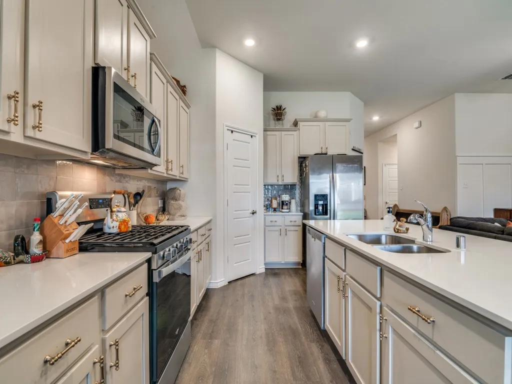 Single Family Residence For Sale in Hunt County , 204 Whitetail Way, Caddo Mills, Texas 75135, 4 Bedroom, 2 Bathroom, 2 Garage spaces, 1,826 Sqft, built in 2022, Preowned, Price $279,900, mls#21248002, Real Estate Agent in Caddo Mills, Homes For Sale in Hunt county, Homes For Sale in Caddo Mills, Realtor in Caddo Mills Texas, Real Estate Brokerage Independent Realty Texas, Luminita Cordes Realtor