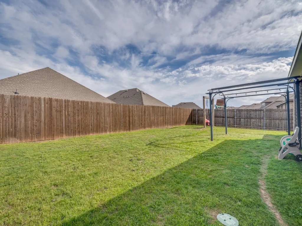 Single Family Residence For Sale in Hunt County , 204 Whitetail Way, Caddo Mills, Texas 75135, 4 Bedroom, 2 Bathroom, 2 Garage spaces, 1,826 Sqft, built in 2022, Preowned, Price $279,900, mls#21248002, Real Estate Agent in Caddo Mills, Homes For Sale in Hunt county, Homes For Sale in Caddo Mills, Realtor in Caddo Mills Texas, Real Estate Brokerage Independent Realty Texas, Luminita Cordes Realtor
