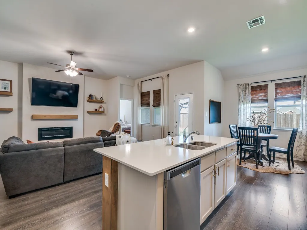 Single Family Residence For Sale in Hunt County , 204 Whitetail Way, Caddo Mills, Texas 75135, 4 Bedroom, 2 Bathroom, 2 Garage spaces, 1,826 Sqft, built in 2022, Preowned, Price $279,900, mls#21248002, Real Estate Agent in Caddo Mills, Homes For Sale in Hunt county, Homes For Sale in Caddo Mills, Realtor in Caddo Mills Texas, Real Estate Brokerage Independent Realty Texas, Luminita Cordes Realtor
