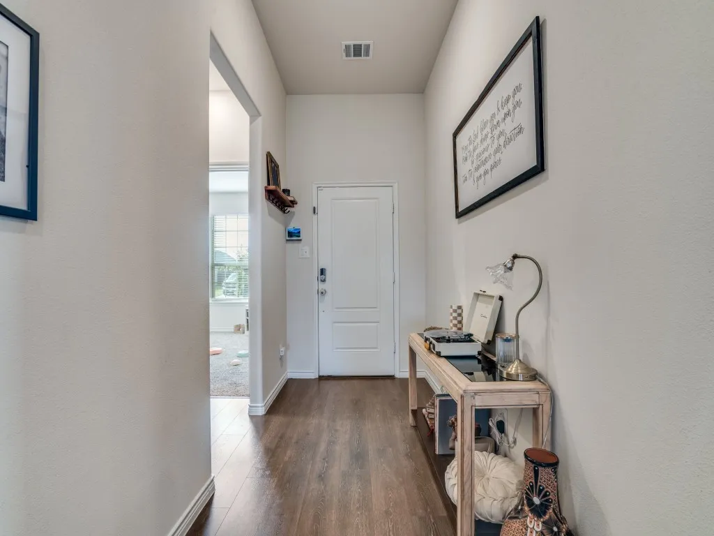 Single Family Residence For Sale in Hunt County , 204 Whitetail Way, Caddo Mills, Texas 75135, 4 Bedroom, 2 Bathroom, 2 Garage spaces, 1,826 Sqft, built in 2022, Preowned, Price $279,900, mls#21248002, Real Estate Agent in Caddo Mills, Homes For Sale in Hunt county, Homes For Sale in Caddo Mills, Realtor in Caddo Mills Texas, Real Estate Brokerage Independent Realty Texas, Luminita Cordes Realtor