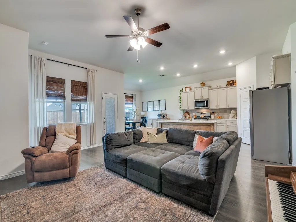 Single Family Residence For Sale in Hunt County , 204 Whitetail Way, Caddo Mills, Texas 75135, 4 Bedroom, 2 Bathroom, 2 Garage spaces, 1,826 Sqft, built in 2022, Preowned, Price $279,900, mls#21248002, Real Estate Agent in Caddo Mills, Homes For Sale in Hunt county, Homes For Sale in Caddo Mills, Realtor in Caddo Mills Texas, Real Estate Brokerage Independent Realty Texas, Luminita Cordes Realtor