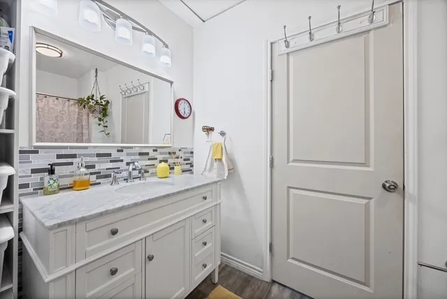 Single Family Residence For Sale in Hill County , 406 S LLano Street, Whitney, Texas 76692, 2 Bedroom, 1 Bathroom, Garage spaces, 936 Sqft, built in 1940, Preowned, mls#21245560, Real Estate Agent in Whitney, Homes For Sale in Hill county, Homes For Sale in Whitney, Realtor in Whitney Texas, Real Estate Brokerage Independent Realty Texas, Luminita Cordes Realtor