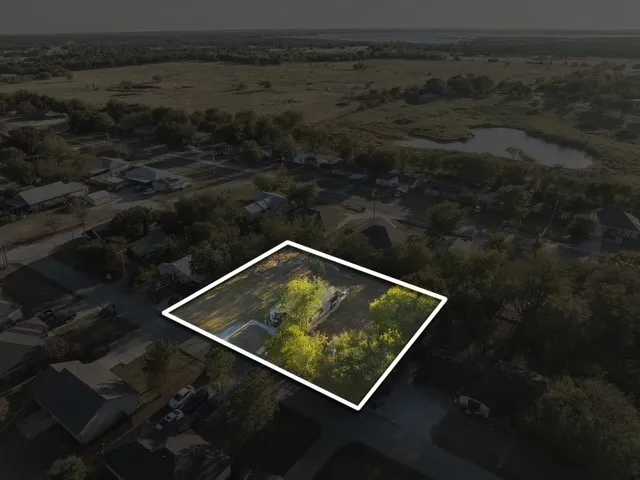 Single Family Residence For Sale in Hill County , 406 S LLano Street, Whitney, Texas 76692, 2 Bedroom, 1 Bathroom, Garage spaces, 936 Sqft, built in 1940, Preowned, mls#21245560, Real Estate Agent in Whitney, Homes For Sale in Hill county, Homes For Sale in Whitney, Realtor in Whitney Texas, Real Estate Brokerage Independent Realty Texas, Luminita Cordes Realtor