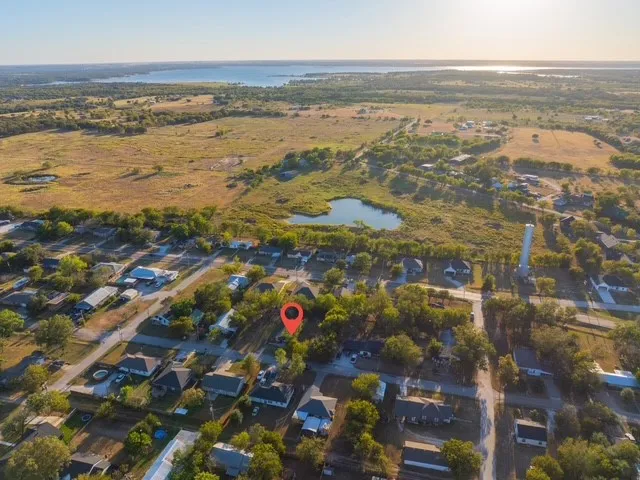 Single Family Residence For Sale in Hill County , 406 S LLano Street, Whitney, Texas 76692, 2 Bedroom, 1 Bathroom, Garage spaces, 936 Sqft, built in 1940, Preowned, mls#21245560, Real Estate Agent in Whitney, Homes For Sale in Hill county, Homes For Sale in Whitney, Realtor in Whitney Texas, Real Estate Brokerage Independent Realty Texas, Luminita Cordes Realtor