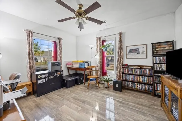Single Family Residence For Sale in Hill County , 406 S LLano Street, Whitney, Texas 76692, 2 Bedroom, 1 Bathroom, Garage spaces, 936 Sqft, built in 1940, Preowned, mls#21245560, Real Estate Agent in Whitney, Homes For Sale in Hill county, Homes For Sale in Whitney, Realtor in Whitney Texas, Real Estate Brokerage Independent Realty Texas, Luminita Cordes Realtor