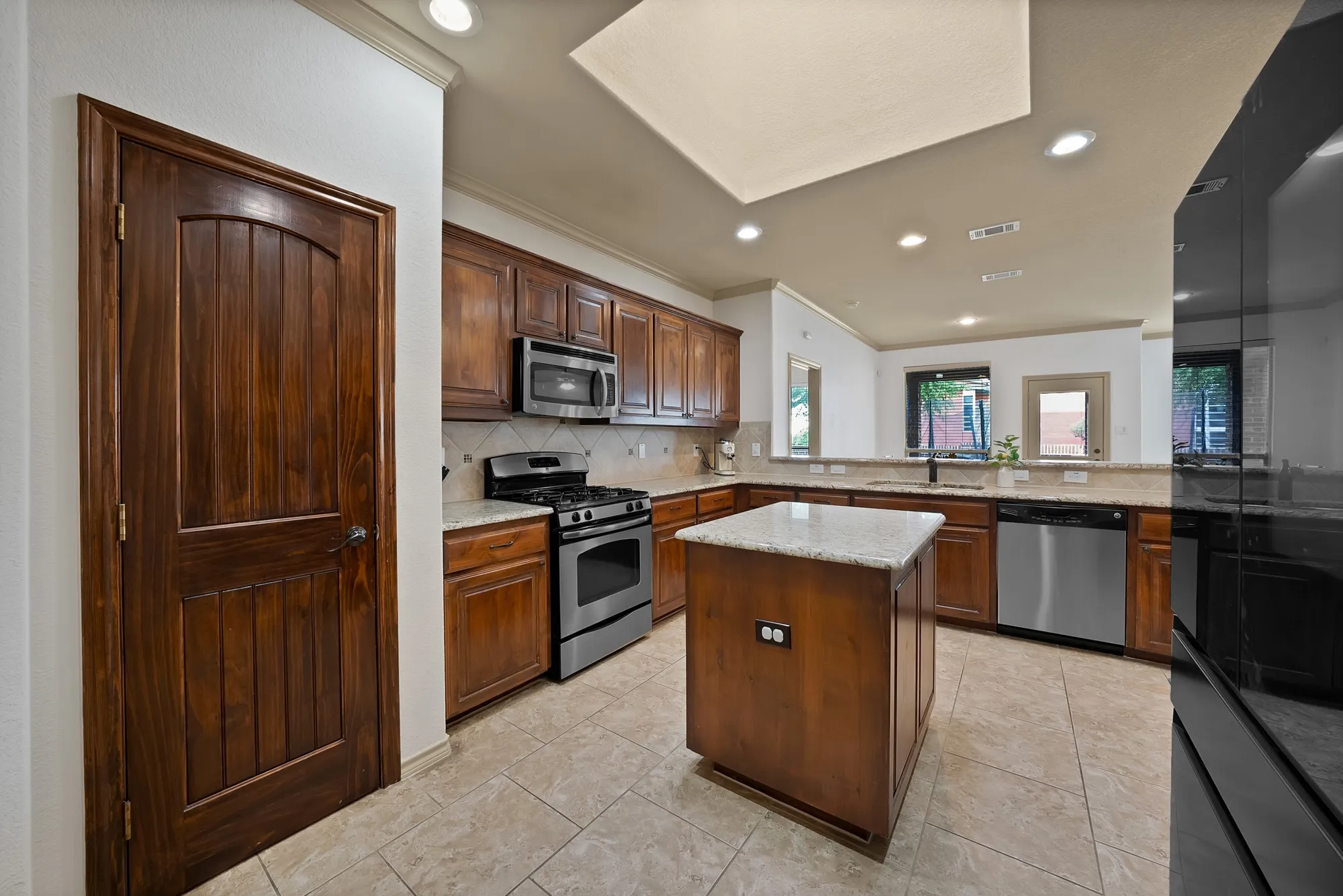 Single Family Residence For Sale in Tarrant County , 8116 Misty Water Drive, Fort Worth, Texas 76131, 3 Bedroom, 2 Bathroom, 2 Garage spaces, 1,892 Sqft, built in 2011, Preowned, mls#21248265, Real Estate Agent in Fort Worth, Homes For Sale in Tarrant county, Homes For Sale in Fort Worth, Realtor in Fort Worth Texas, Real Estate Brokerage Independent Realty Texas, Luminita Cordes Realtor