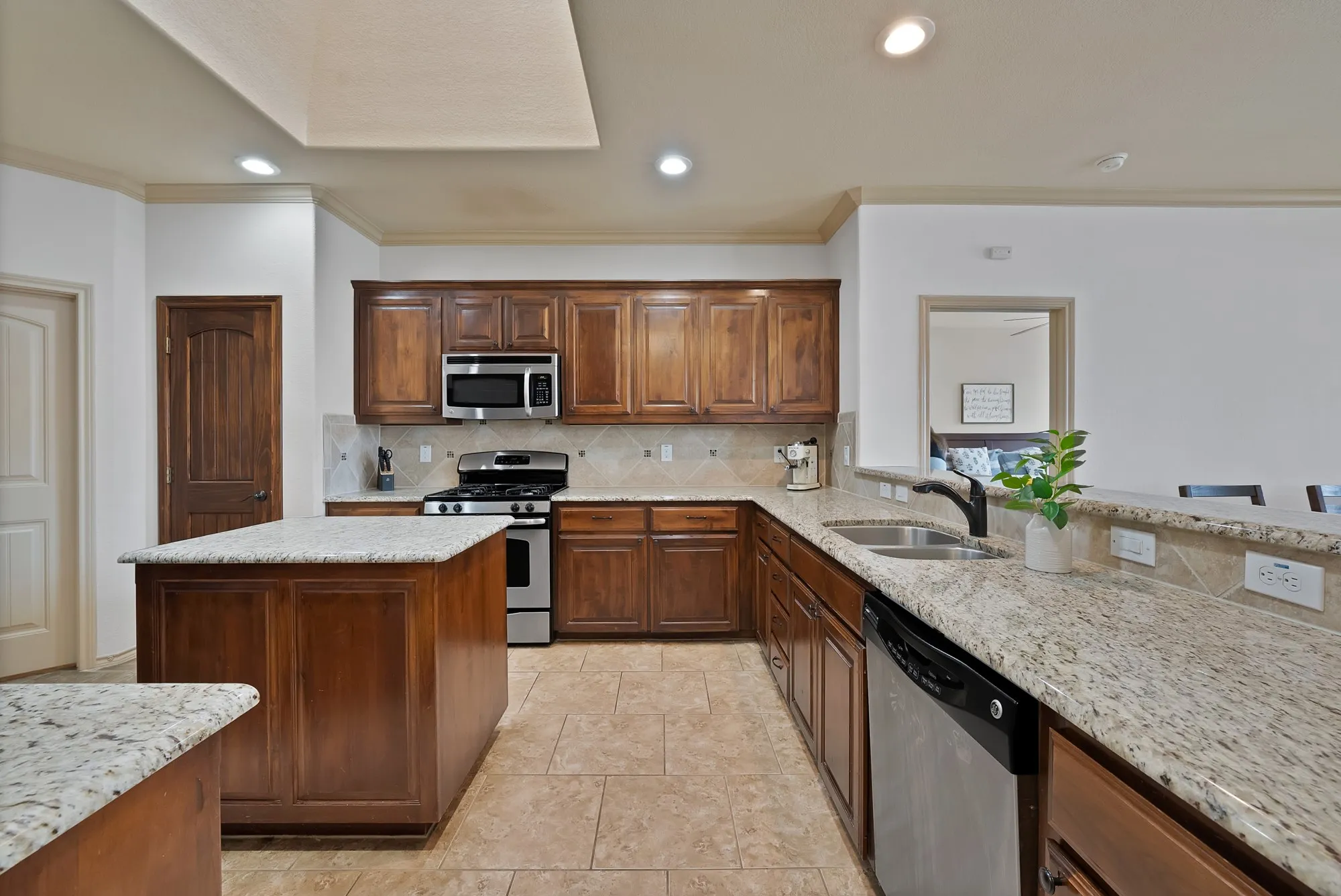 Single Family Residence For Sale in Tarrant County , 8116 Misty Water Drive, Fort Worth, Texas 76131, 3 Bedroom, 2 Bathroom, 2 Garage spaces, 1,892 Sqft, built in 2011, Preowned, mls#21248265, Real Estate Agent in Fort Worth, Homes For Sale in Tarrant county, Homes For Sale in Fort Worth, Realtor in Fort Worth Texas, Real Estate Brokerage Independent Realty Texas, Luminita Cordes Realtor