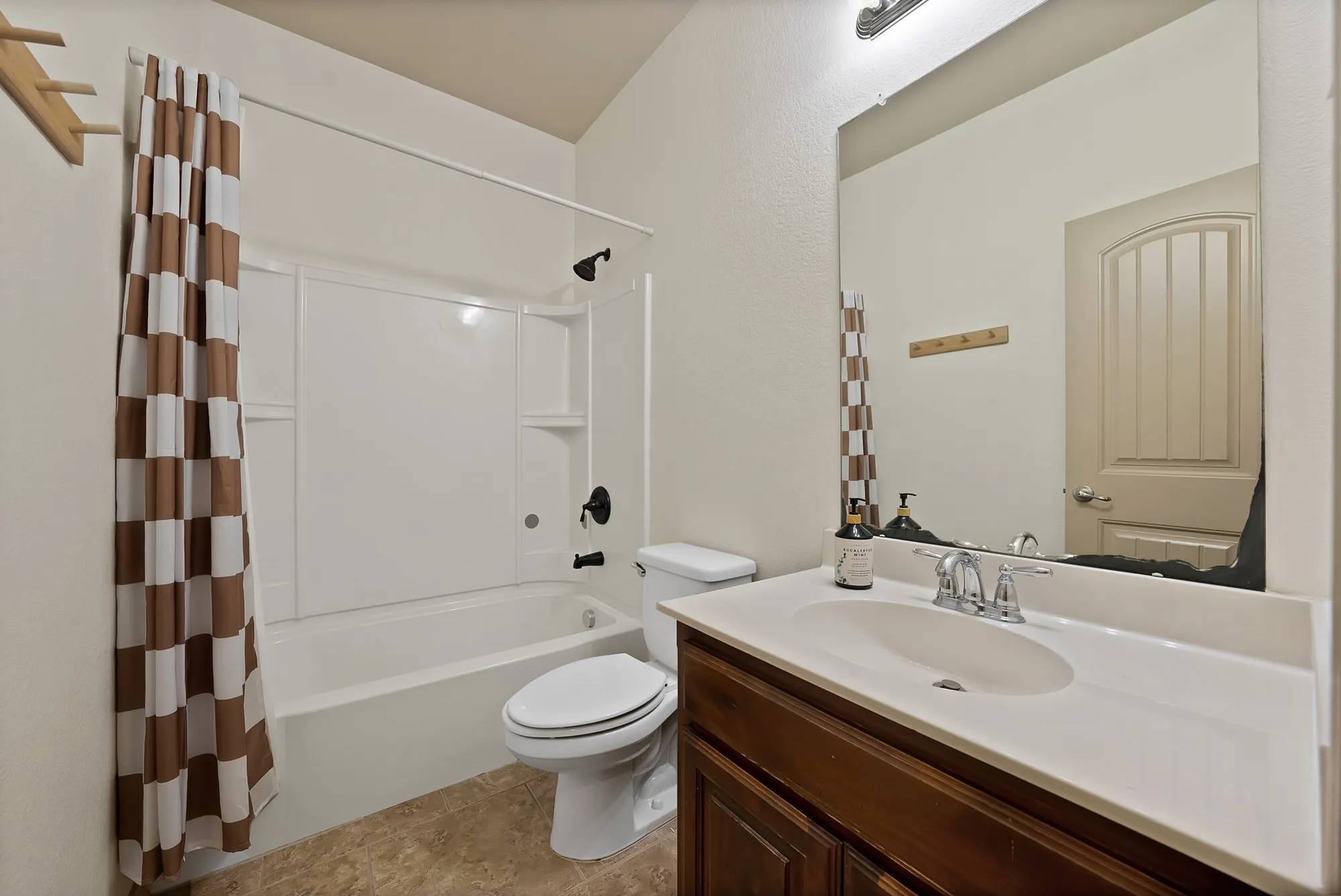 Single Family Residence For Sale in Tarrant County , 8116 Misty Water Drive, Fort Worth, Texas 76131, 3 Bedroom, 2 Bathroom, 2 Garage spaces, 1,892 Sqft, built in 2011, Preowned, mls#21248265, Real Estate Agent in Fort Worth, Homes For Sale in Tarrant county, Homes For Sale in Fort Worth, Realtor in Fort Worth Texas, Real Estate Brokerage Independent Realty Texas, Luminita Cordes Realtor