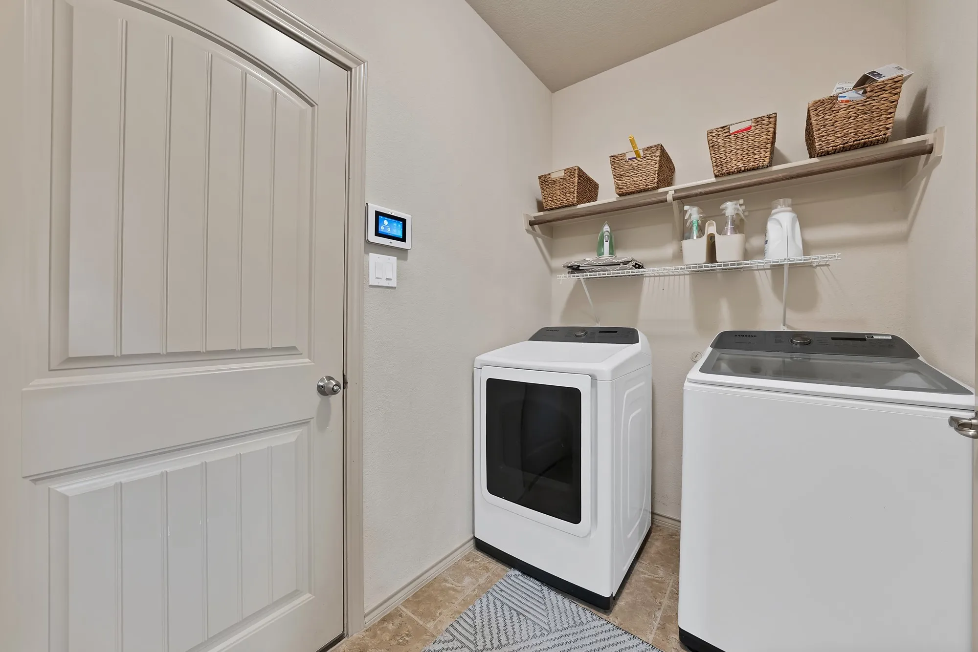 Single Family Residence For Sale in Tarrant County , 8116 Misty Water Drive, Fort Worth, Texas 76131, 3 Bedroom, 2 Bathroom, 2 Garage spaces, 1,892 Sqft, built in 2011, Preowned, mls#21248265, Real Estate Agent in Fort Worth, Homes For Sale in Tarrant county, Homes For Sale in Fort Worth, Realtor in Fort Worth Texas, Real Estate Brokerage Independent Realty Texas, Luminita Cordes Realtor