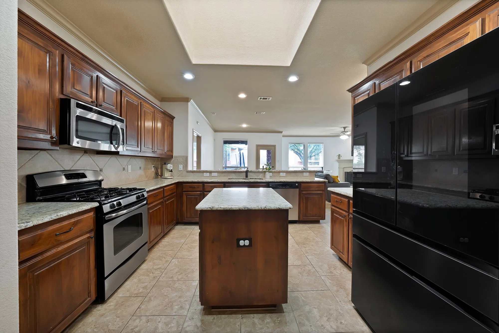 Single Family Residence For Sale in Tarrant County , 8116 Misty Water Drive, Fort Worth, Texas 76131, 3 Bedroom, 2 Bathroom, 2 Garage spaces, 1,892 Sqft, built in 2011, Preowned, mls#21248265, Real Estate Agent in Fort Worth, Homes For Sale in Tarrant county, Homes For Sale in Fort Worth, Realtor in Fort Worth Texas, Real Estate Brokerage Independent Realty Texas, Luminita Cordes Realtor