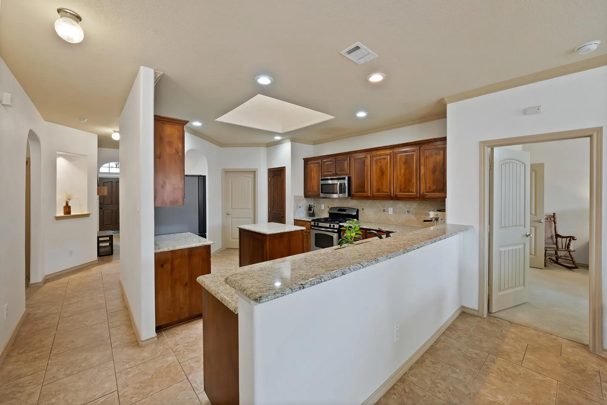 Single Family Residence For Sale in Tarrant County , 8116 Misty Water Drive, Fort Worth, Texas 76131, 3 Bedroom, 2 Bathroom, 2 Garage spaces, 1,892 Sqft, built in 2011, Preowned, mls#21248265, Real Estate Agent in Fort Worth, Homes For Sale in Tarrant county, Homes For Sale in Fort Worth, Realtor in Fort Worth Texas, Real Estate Brokerage Independent Realty Texas, Luminita Cordes Realtor