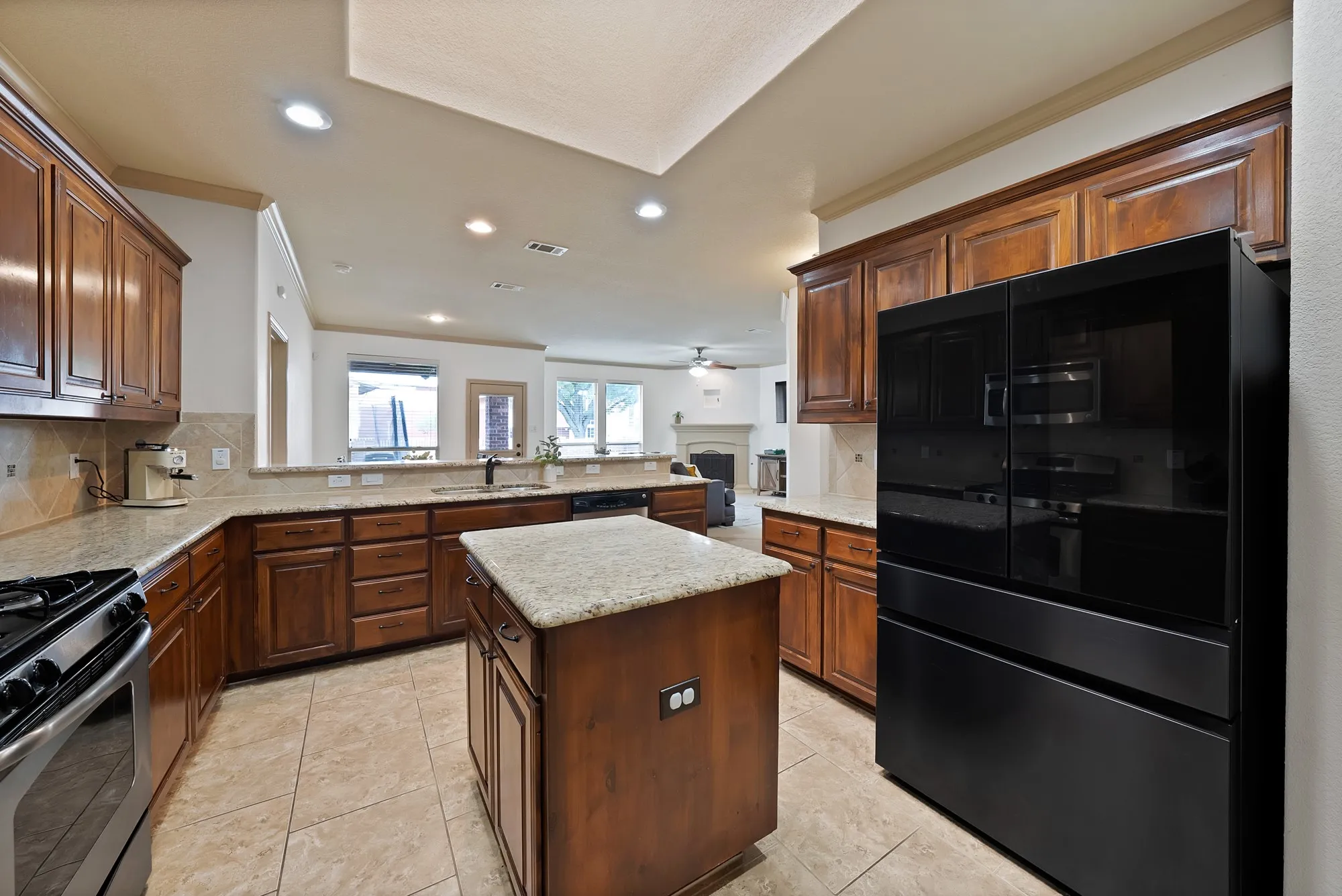 Single Family Residence For Sale in Tarrant County , 8116 Misty Water Drive, Fort Worth, Texas 76131, 3 Bedroom, 2 Bathroom, 2 Garage spaces, 1,892 Sqft, built in 2011, Preowned, mls#21248265, Real Estate Agent in Fort Worth, Homes For Sale in Tarrant county, Homes For Sale in Fort Worth, Realtor in Fort Worth Texas, Real Estate Brokerage Independent Realty Texas, Luminita Cordes Realtor