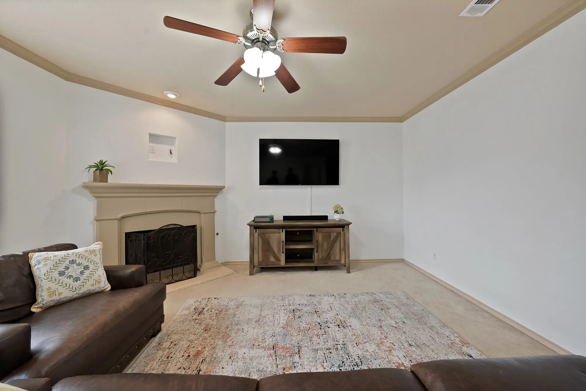 Single Family Residence For Sale in Tarrant County , 8116 Misty Water Drive, Fort Worth, Texas 76131, 3 Bedroom, 2 Bathroom, 2 Garage spaces, 1,892 Sqft, built in 2011, Preowned, mls#21248265, Real Estate Agent in Fort Worth, Homes For Sale in Tarrant county, Homes For Sale in Fort Worth, Realtor in Fort Worth Texas, Real Estate Brokerage Independent Realty Texas, Luminita Cordes Realtor