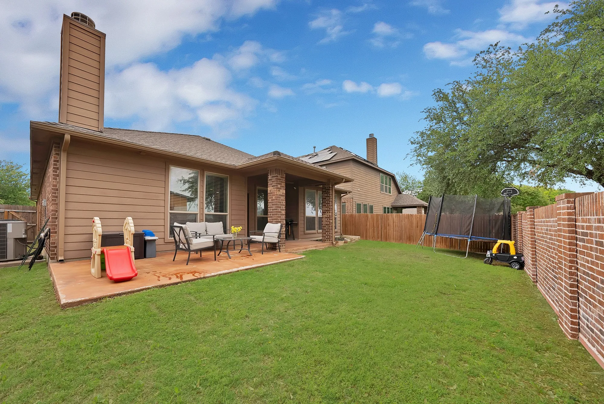 Single Family Residence For Sale in Tarrant County , 8116 Misty Water Drive, Fort Worth, Texas 76131, 3 Bedroom, 2 Bathroom, 2 Garage spaces, 1,892 Sqft, built in 2011, Preowned, mls#21248265, Real Estate Agent in Fort Worth, Homes For Sale in Tarrant county, Homes For Sale in Fort Worth, Realtor in Fort Worth Texas, Real Estate Brokerage Independent Realty Texas, Luminita Cordes Realtor