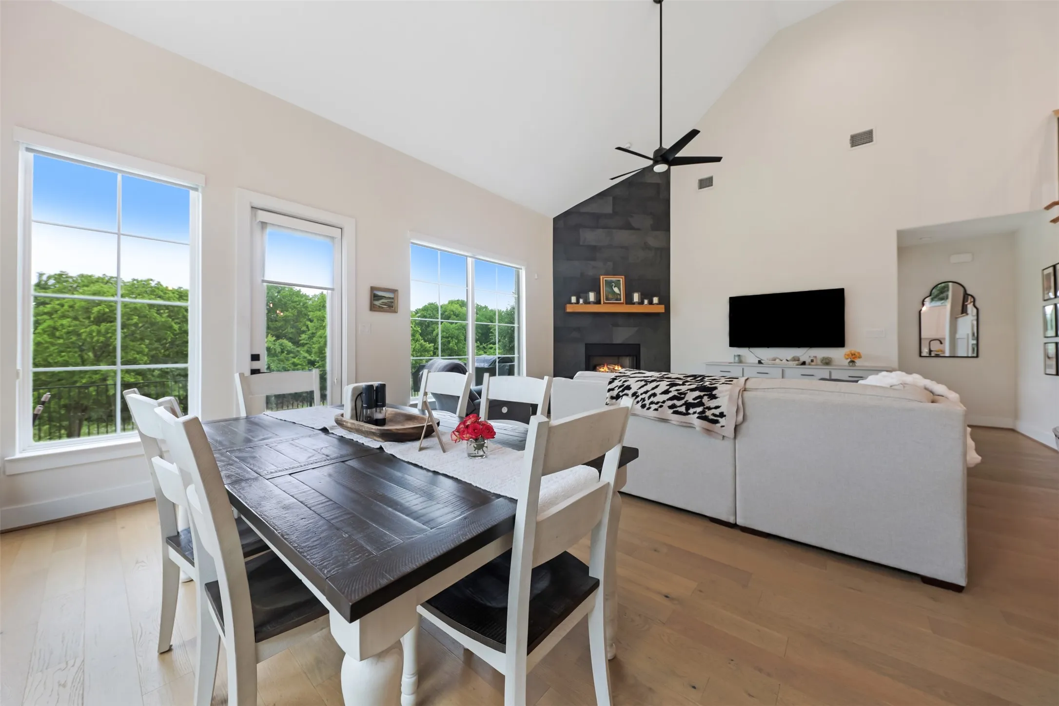 Single Family Residence For Sale in Denton County , 813 Dogwood Trail, Aubrey, Texas 76227, 3 Bedroom, 3 Bathroom, 2 Garage spaces, 2,633 Sqft, built in 2023, mls#21249168, Real Estate Agent in Aubrey, Homes For Sale in Denton county, Homes For Sale in Aubrey, Realtor in Aubrey Texas, Real Estate Brokerage Independent Realty Texas, Luminita Cordes Realtor