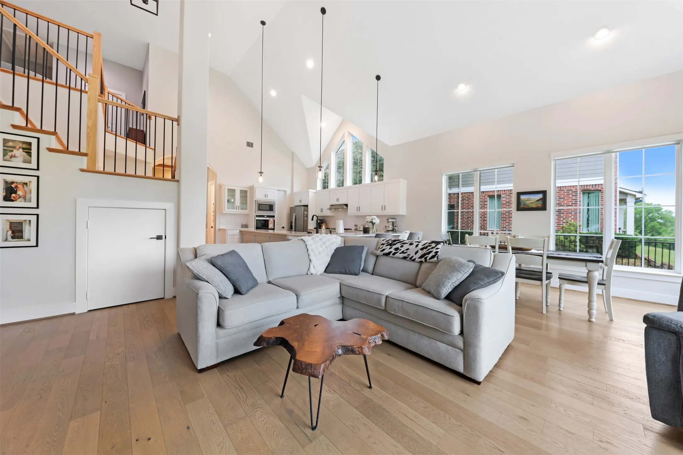 Single Family Residence For Sale in Denton County , 813 Dogwood Trail, Aubrey, Texas 76227, 3 Bedroom, 3 Bathroom, 2 Garage spaces, 2,633 Sqft, built in 2023, mls#21249168, Real Estate Agent in Aubrey, Homes For Sale in Denton county, Homes For Sale in Aubrey, Realtor in Aubrey Texas, Real Estate Brokerage Independent Realty Texas, Luminita Cordes Realtor