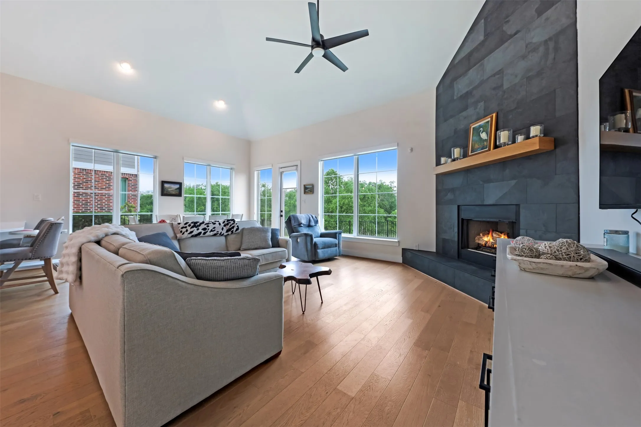 Single Family Residence For Sale in Denton County , 813 Dogwood Trail, Aubrey, Texas 76227, 3 Bedroom, 3 Bathroom, 2 Garage spaces, 2,633 Sqft, built in 2023, mls#21249168, Real Estate Agent in Aubrey, Homes For Sale in Denton county, Homes For Sale in Aubrey, Realtor in Aubrey Texas, Real Estate Brokerage Independent Realty Texas, Luminita Cordes Realtor