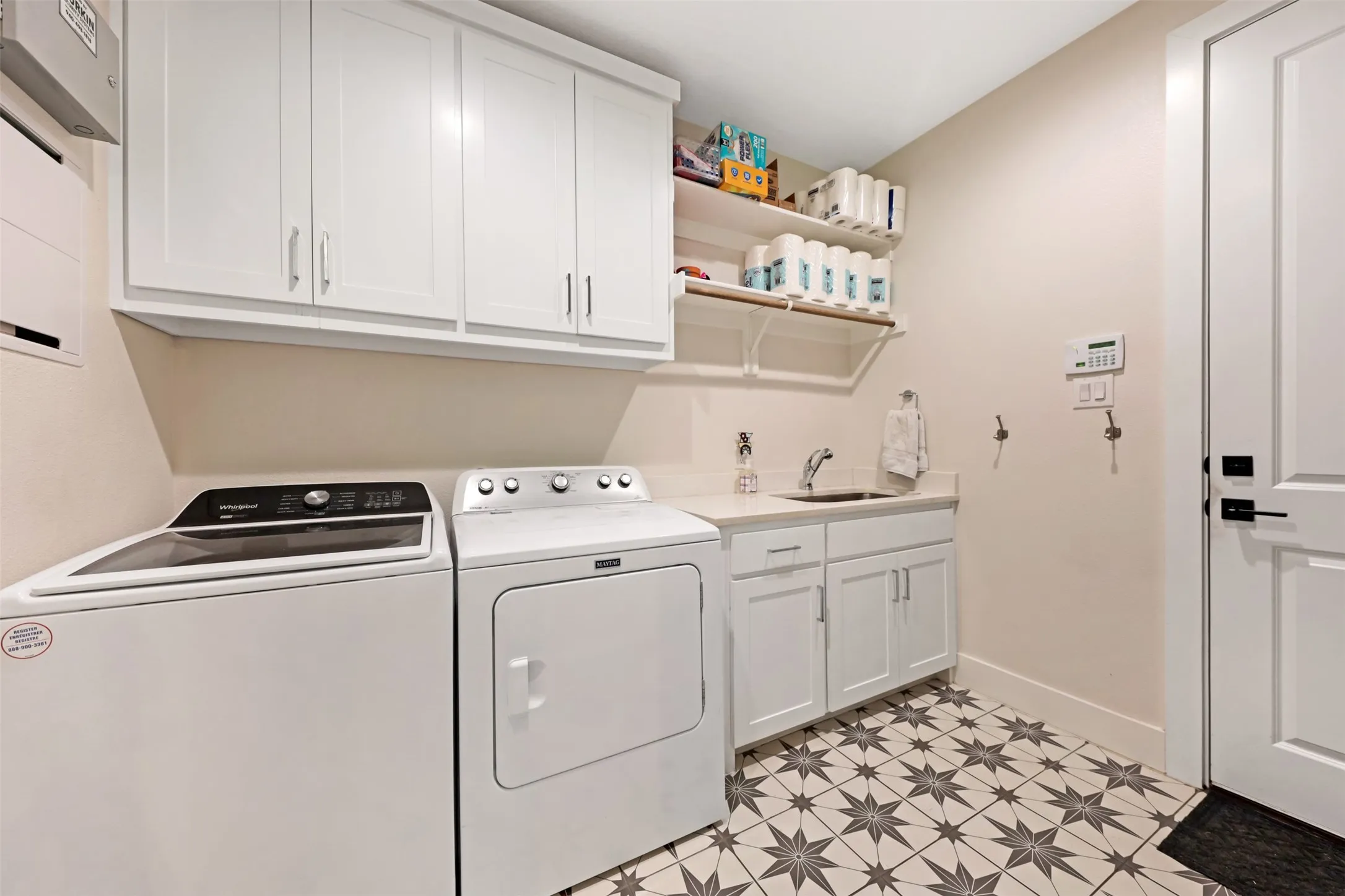 Single Family Residence For Sale in Denton County , 813 Dogwood Trail, Aubrey, Texas 76227, 3 Bedroom, 3 Bathroom, 2 Garage spaces, 2,633 Sqft, built in 2023, mls#21249168, Real Estate Agent in Aubrey, Homes For Sale in Denton county, Homes For Sale in Aubrey, Realtor in Aubrey Texas, Real Estate Brokerage Independent Realty Texas, Luminita Cordes Realtor