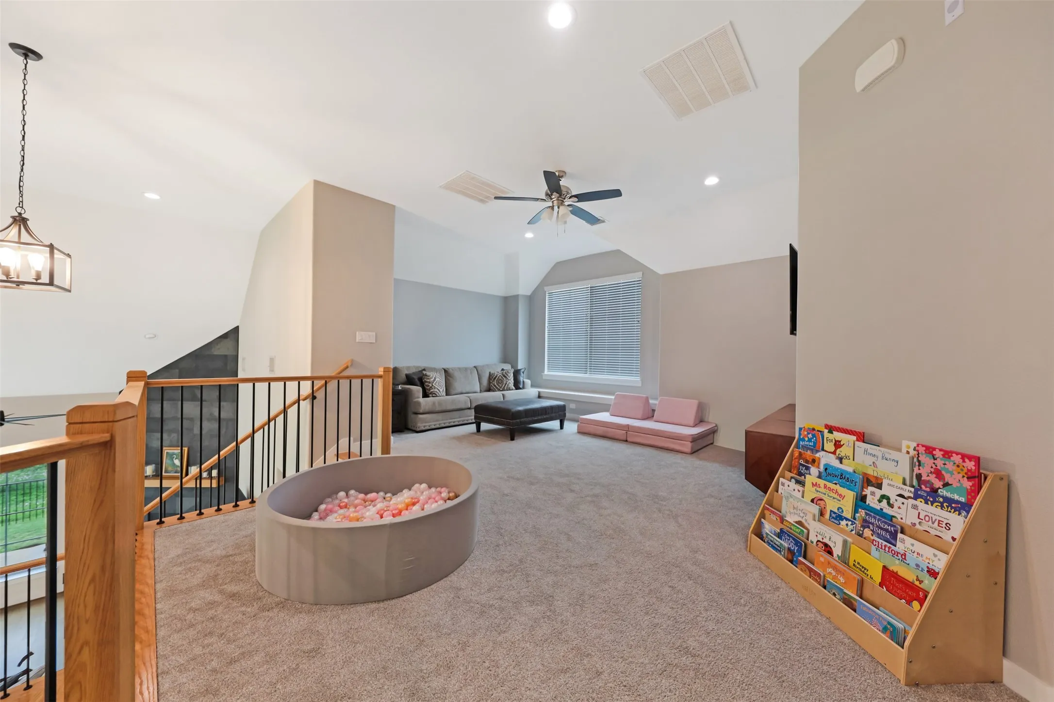 Single Family Residence For Sale in Denton County , 813 Dogwood Trail, Aubrey, Texas 76227, 3 Bedroom, 3 Bathroom, 2 Garage spaces, 2,633 Sqft, built in 2023, mls#21249168, Real Estate Agent in Aubrey, Homes For Sale in Denton county, Homes For Sale in Aubrey, Realtor in Aubrey Texas, Real Estate Brokerage Independent Realty Texas, Luminita Cordes Realtor