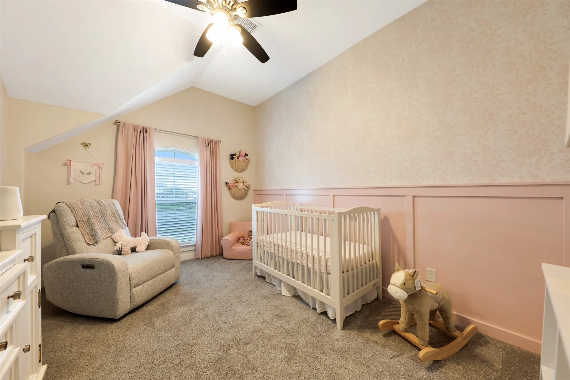 Single Family Residence For Sale in Denton County , 813 Dogwood Trail, Aubrey, Texas 76227, 3 Bedroom, 3 Bathroom, 2 Garage spaces, 2,633 Sqft, built in 2023, mls#21249168, Real Estate Agent in Aubrey, Homes For Sale in Denton county, Homes For Sale in Aubrey, Realtor in Aubrey Texas, Real Estate Brokerage Independent Realty Texas, Luminita Cordes Realtor