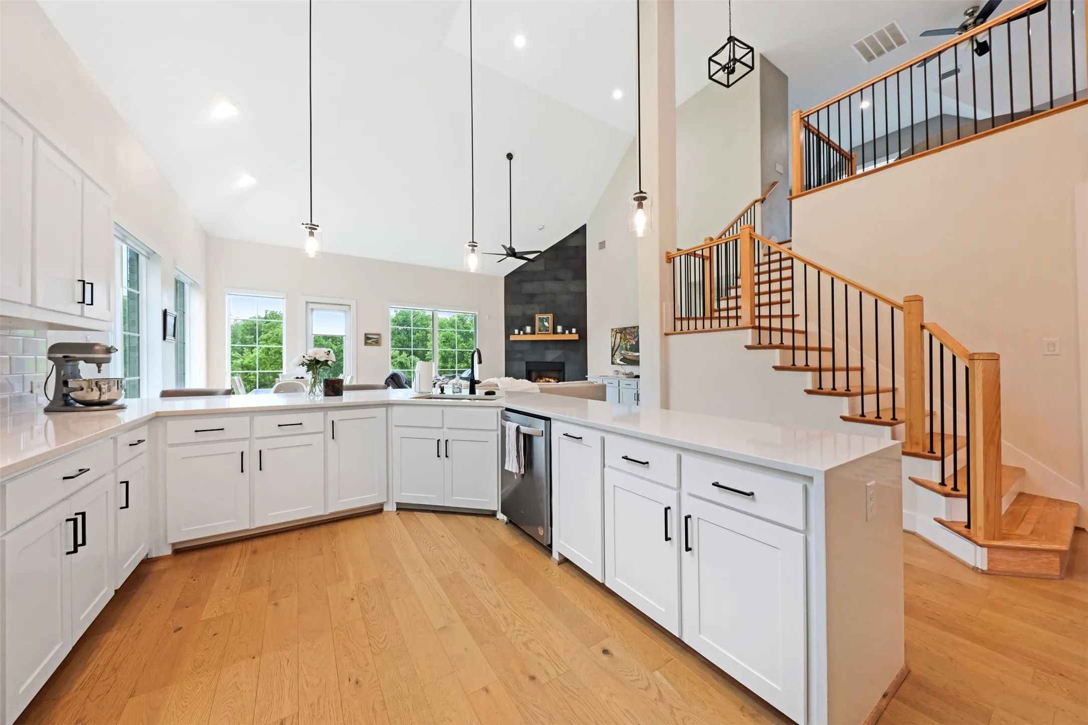 Single Family Residence For Sale in Denton County , 813 Dogwood Trail, Aubrey, Texas 76227, 3 Bedroom, 3 Bathroom, 2 Garage spaces, 2,633 Sqft, built in 2023, mls#21249168, Real Estate Agent in Aubrey, Homes For Sale in Denton county, Homes For Sale in Aubrey, Realtor in Aubrey Texas, Real Estate Brokerage Independent Realty Texas, Luminita Cordes Realtor